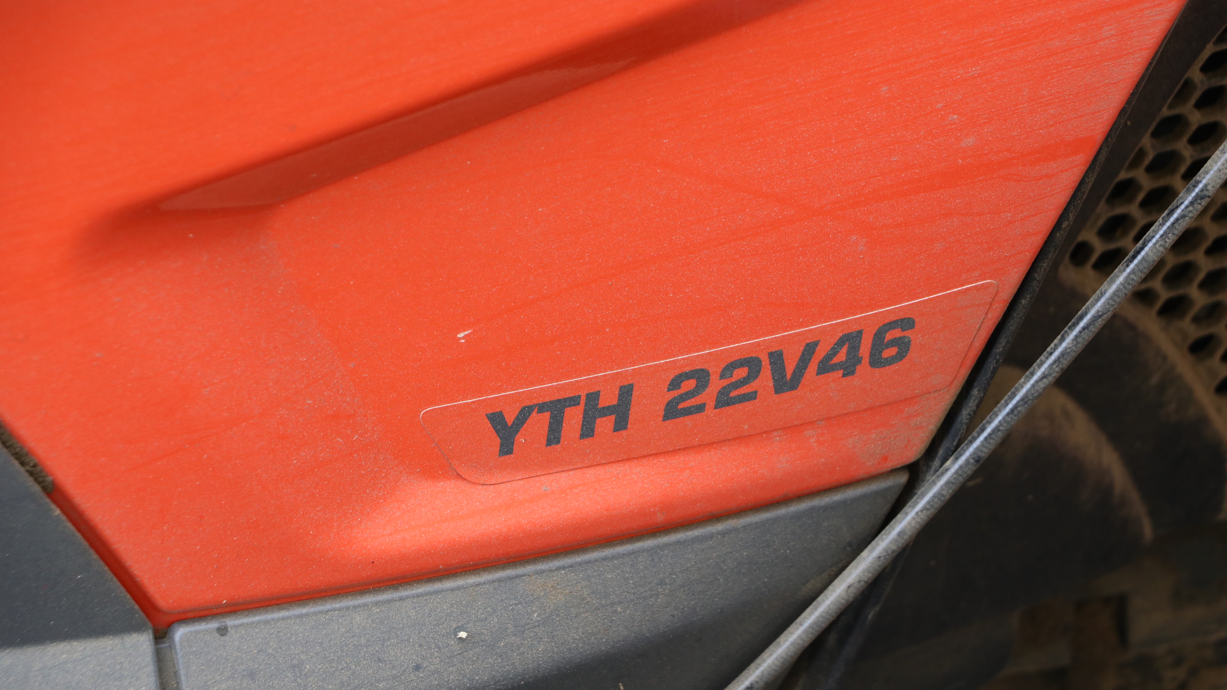 Husqvarna YTH 22V46 Riding Mower