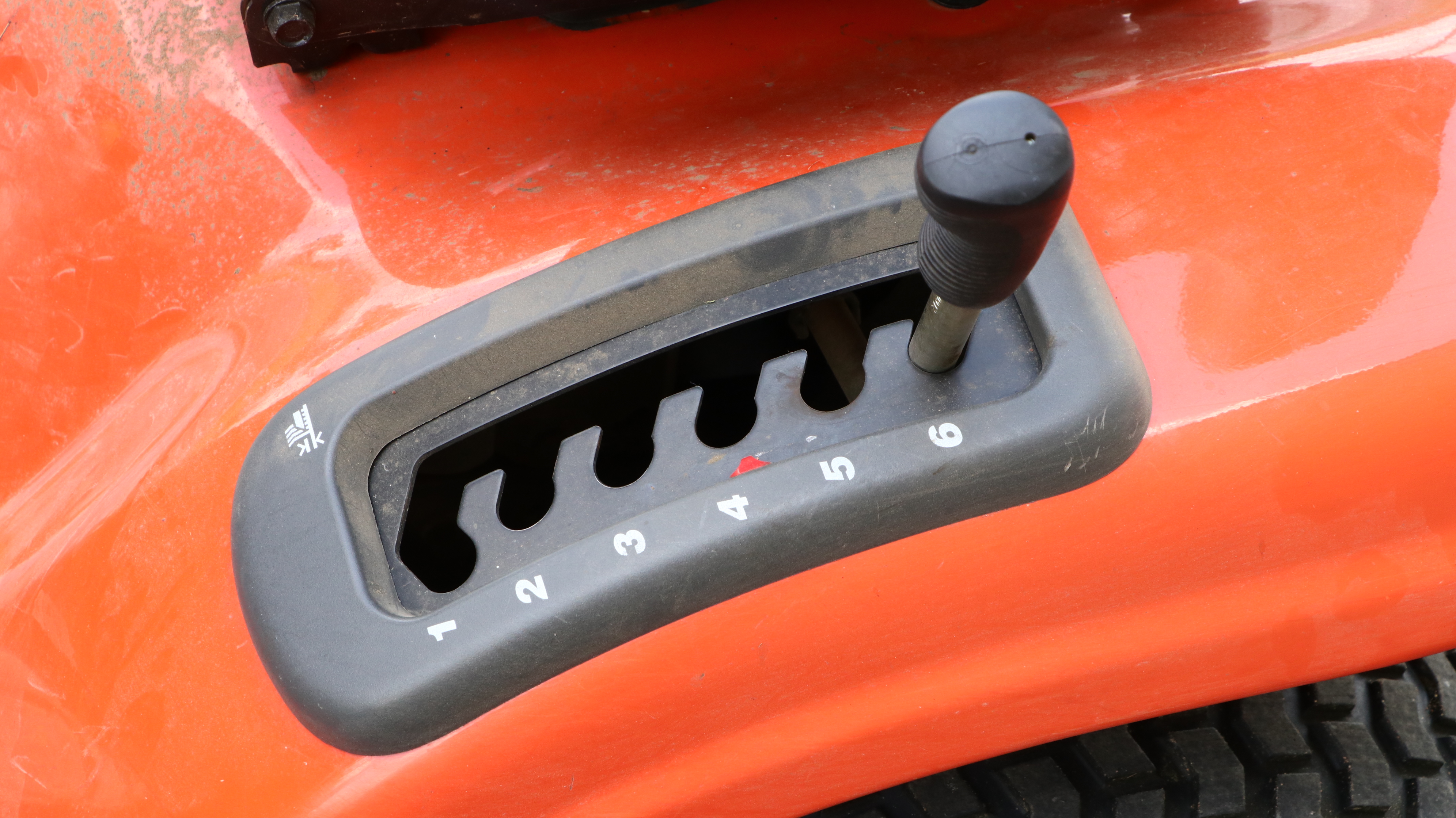 Husqvarna YTH 22V46 Riding Mower