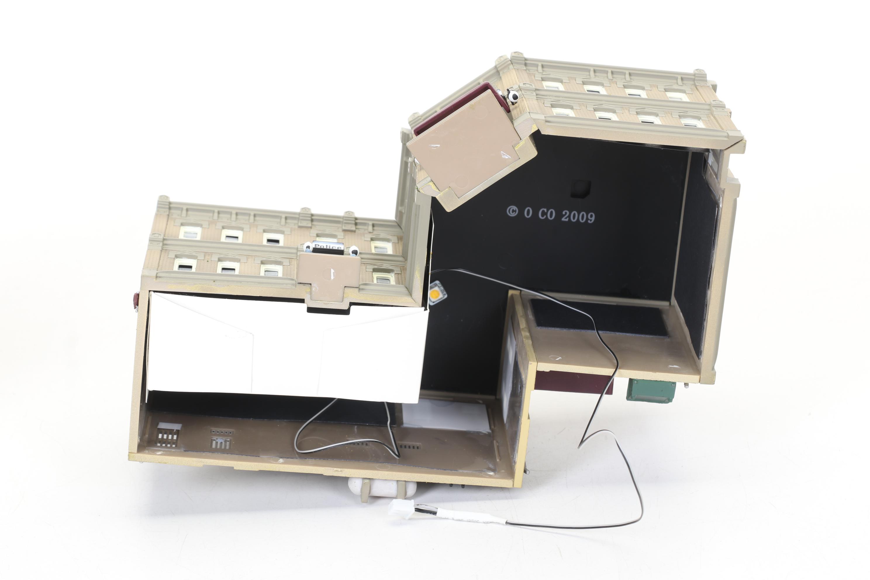 Five Woodland Scenics HO Scale Plastic Buildings with the Municipal Building