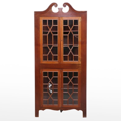 Georgian Style Mahogany Glass Front Corner Cabinet, Early to Mid 20th Century
