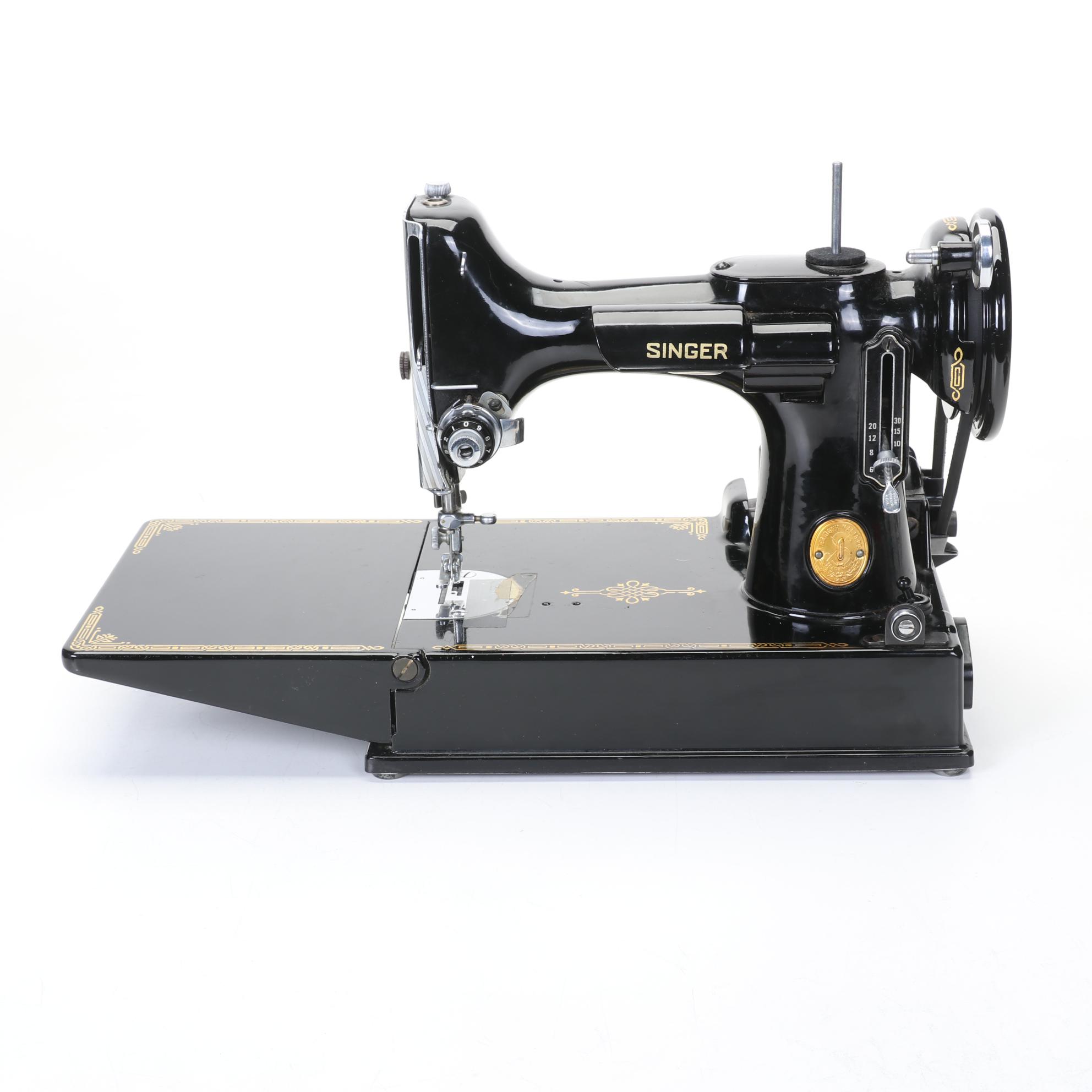 Singer 678-3A Featherweight Portable Sewing Machine with Case