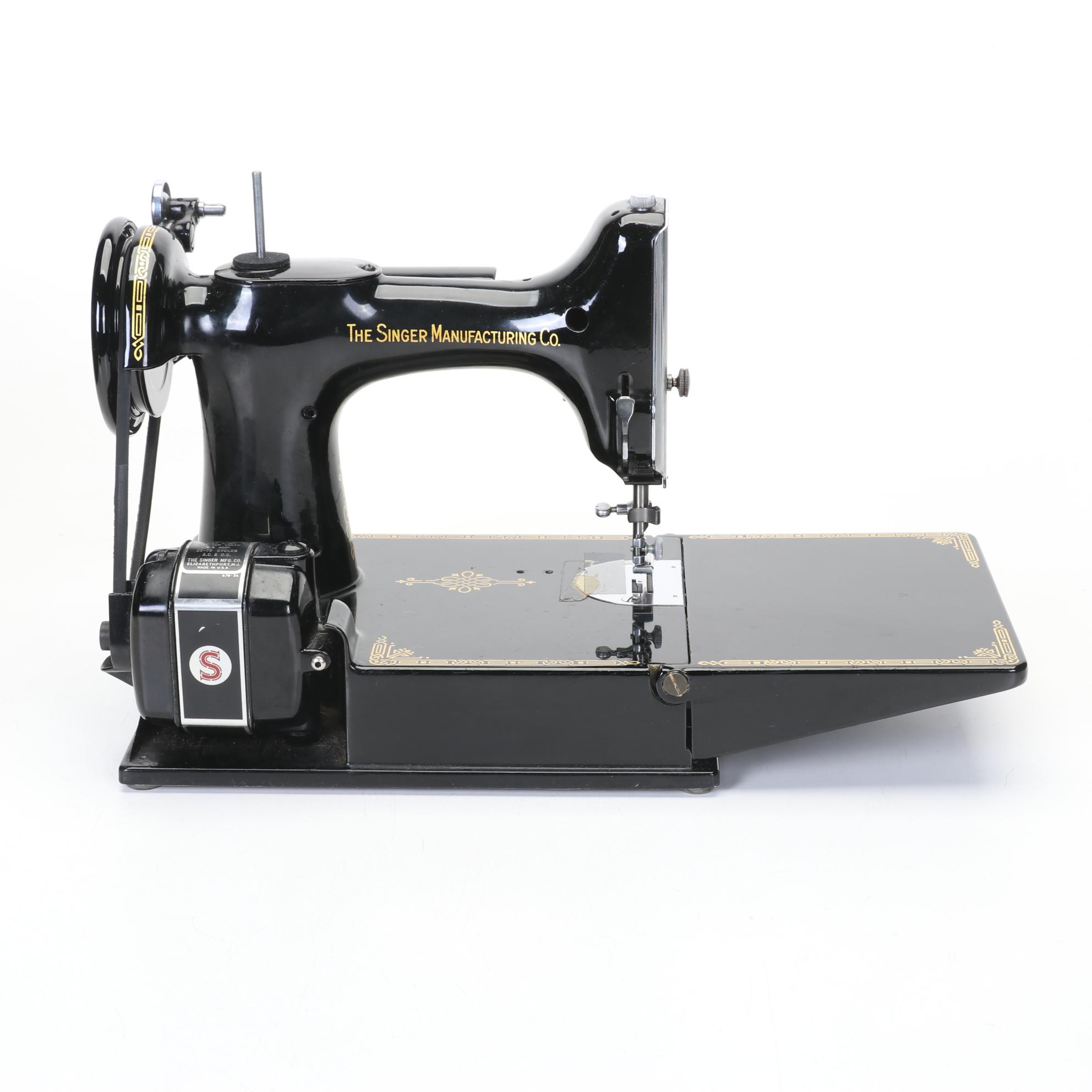 Singer 678-3A Featherweight Portable Sewing Machine with Case