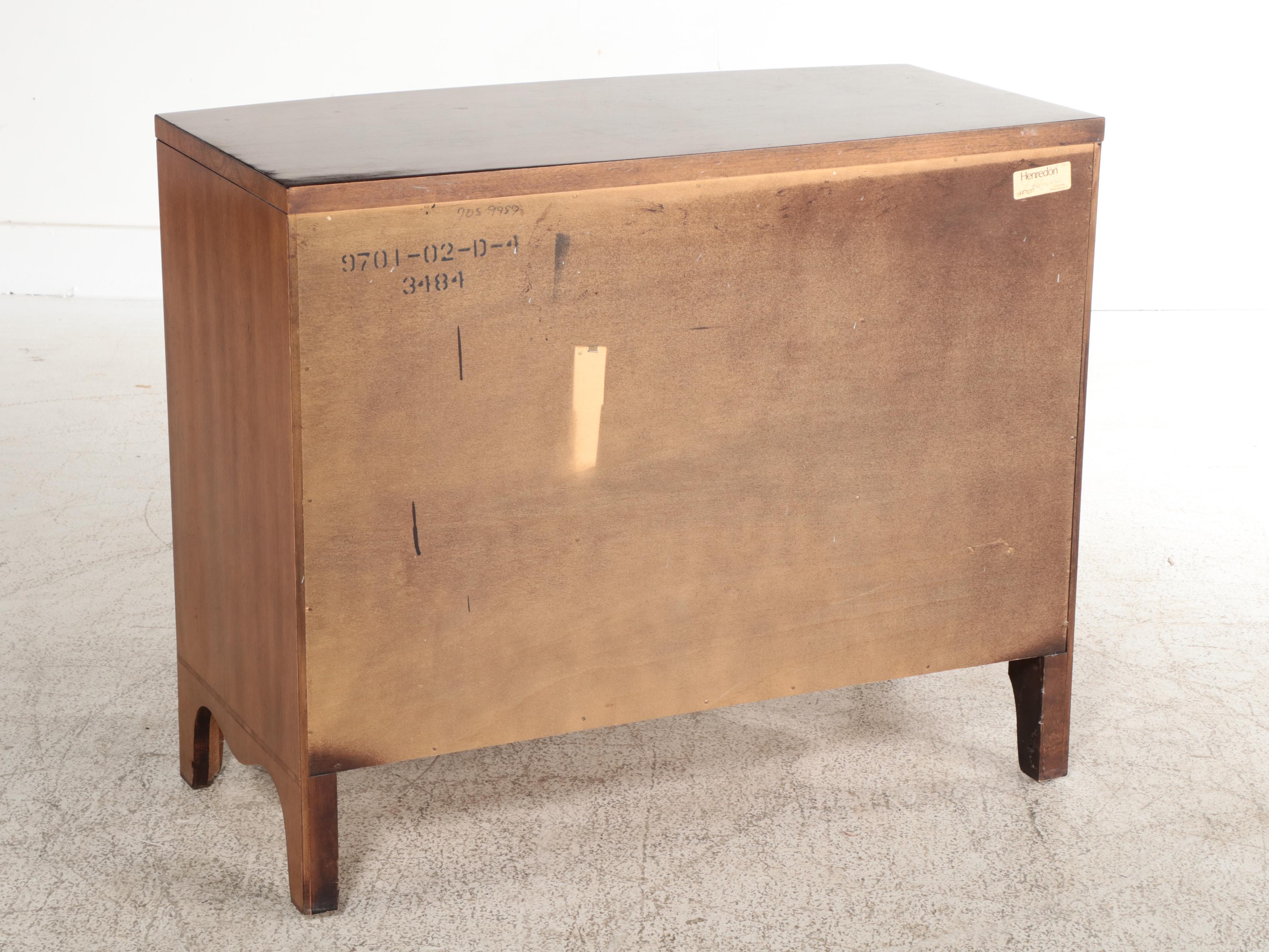 Henredon "Aston Court" Mahogany and Crossbanded Four-Drawer Bowfront Chest