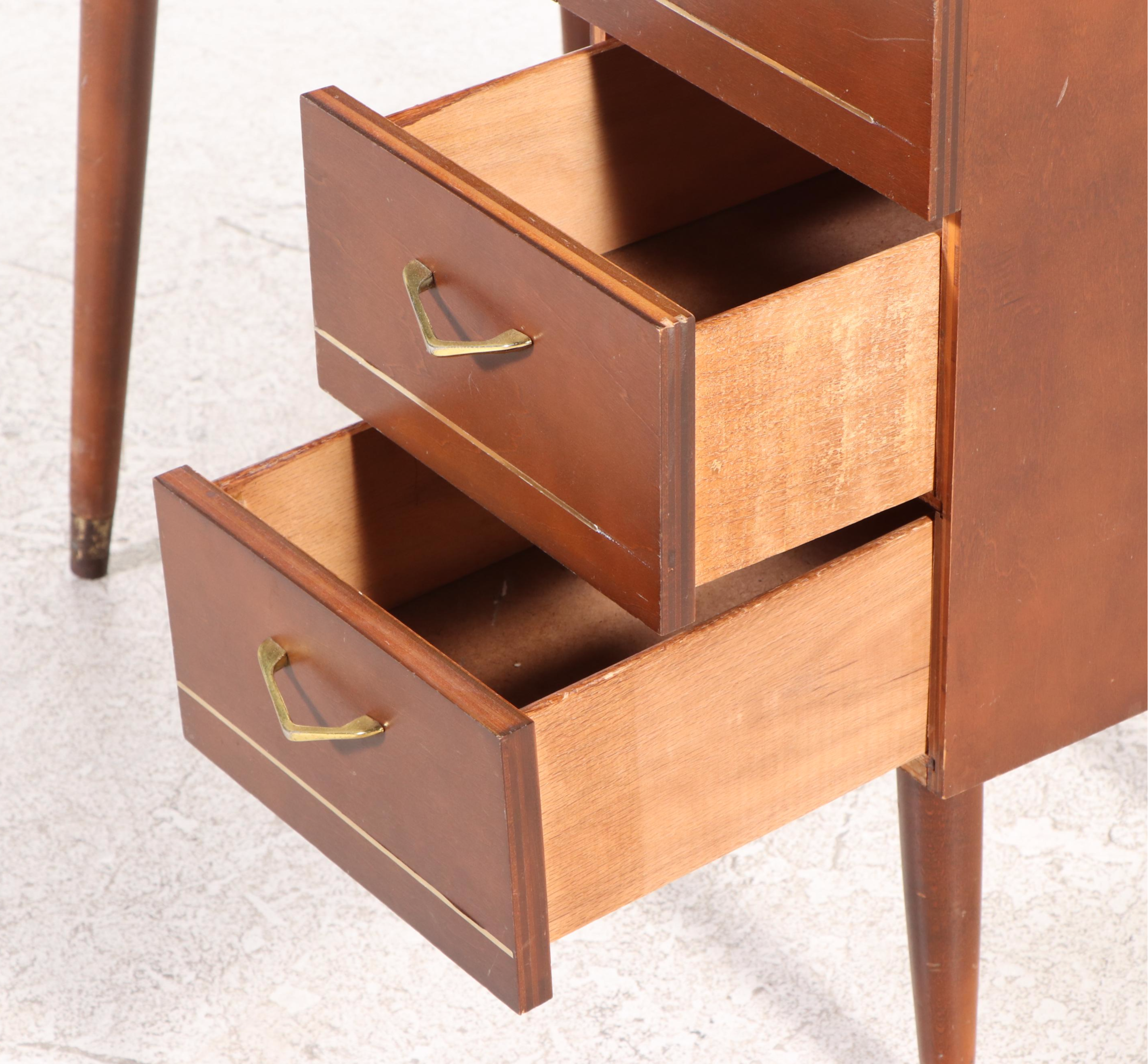 Singer Touch & Sew Model 600E Machine With Folding Cabinet, Mid-20th Century