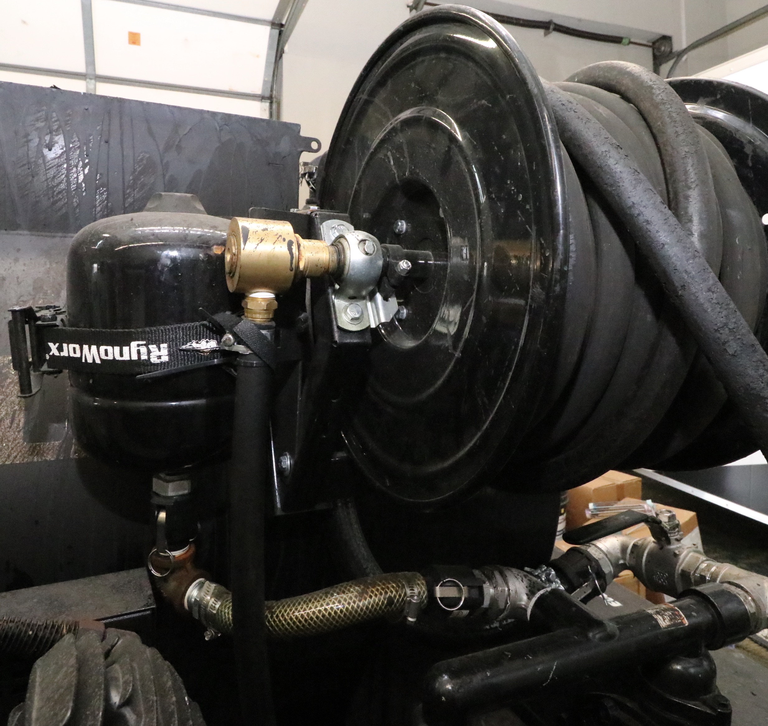 AirBoss 300 Air-Operated Hydraulic System with Trailer [7NRBU1428NF008539]