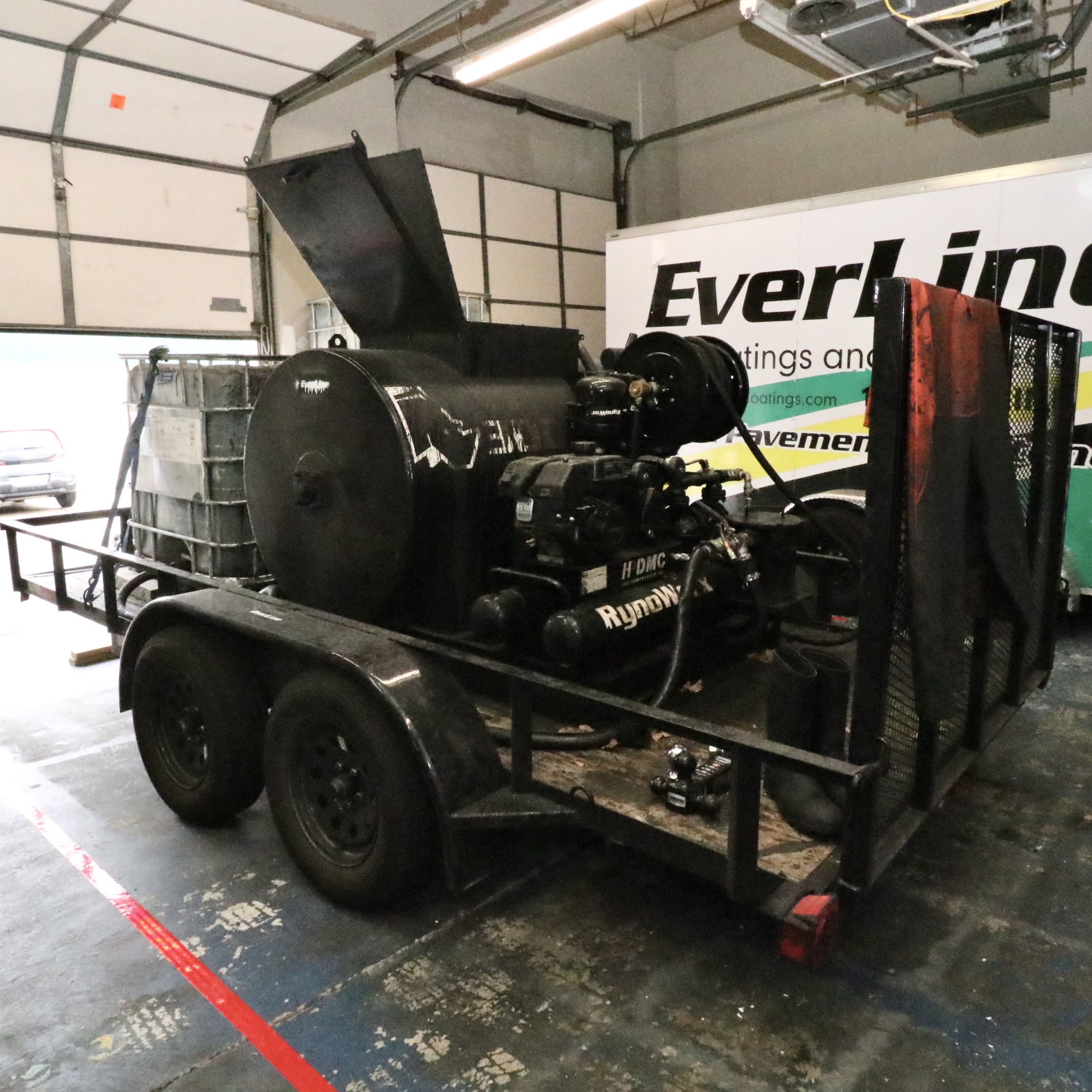 AirBoss 300 Air-Operated Hydraulic System with Trailer [7NRBU1428NF008539]