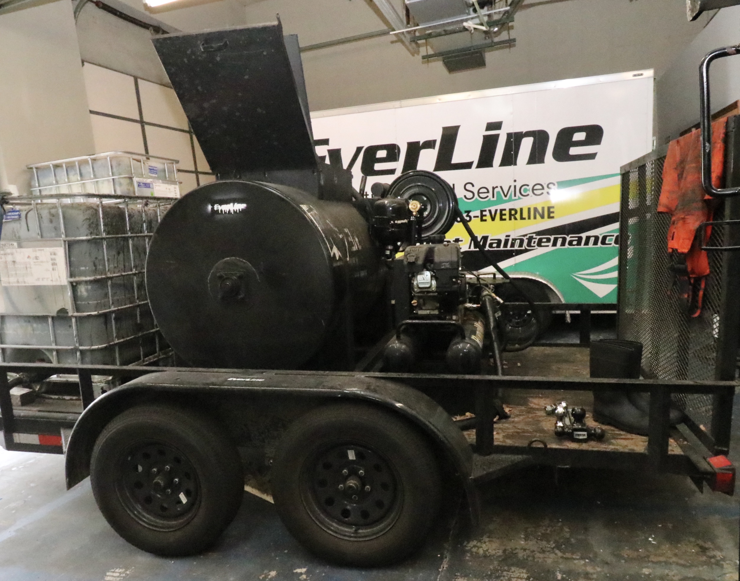 AirBoss 300 Air-Operated Hydraulic System with Trailer [7NRBU1428NF008539]