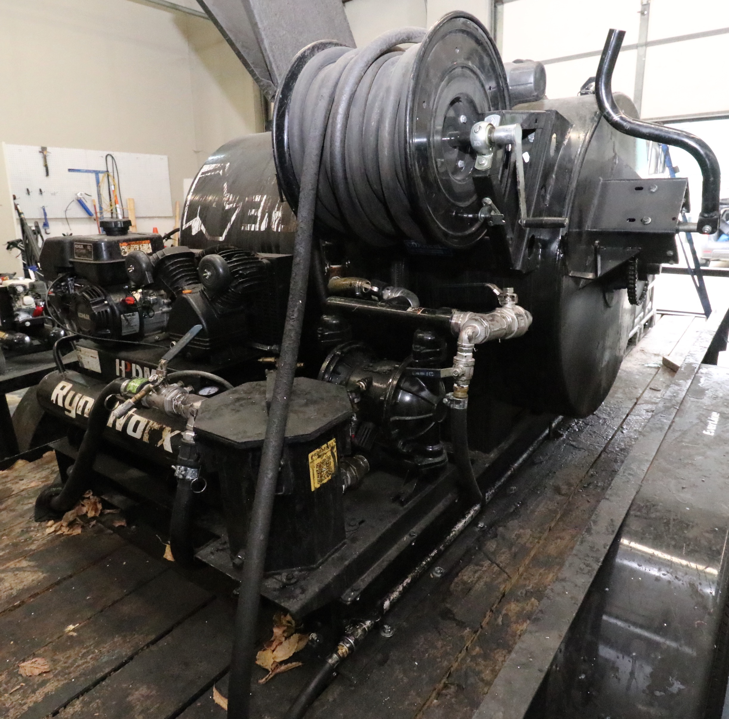 AirBoss 300 Air-Operated Hydraulic System with Trailer [7NRBU1428NF008539]