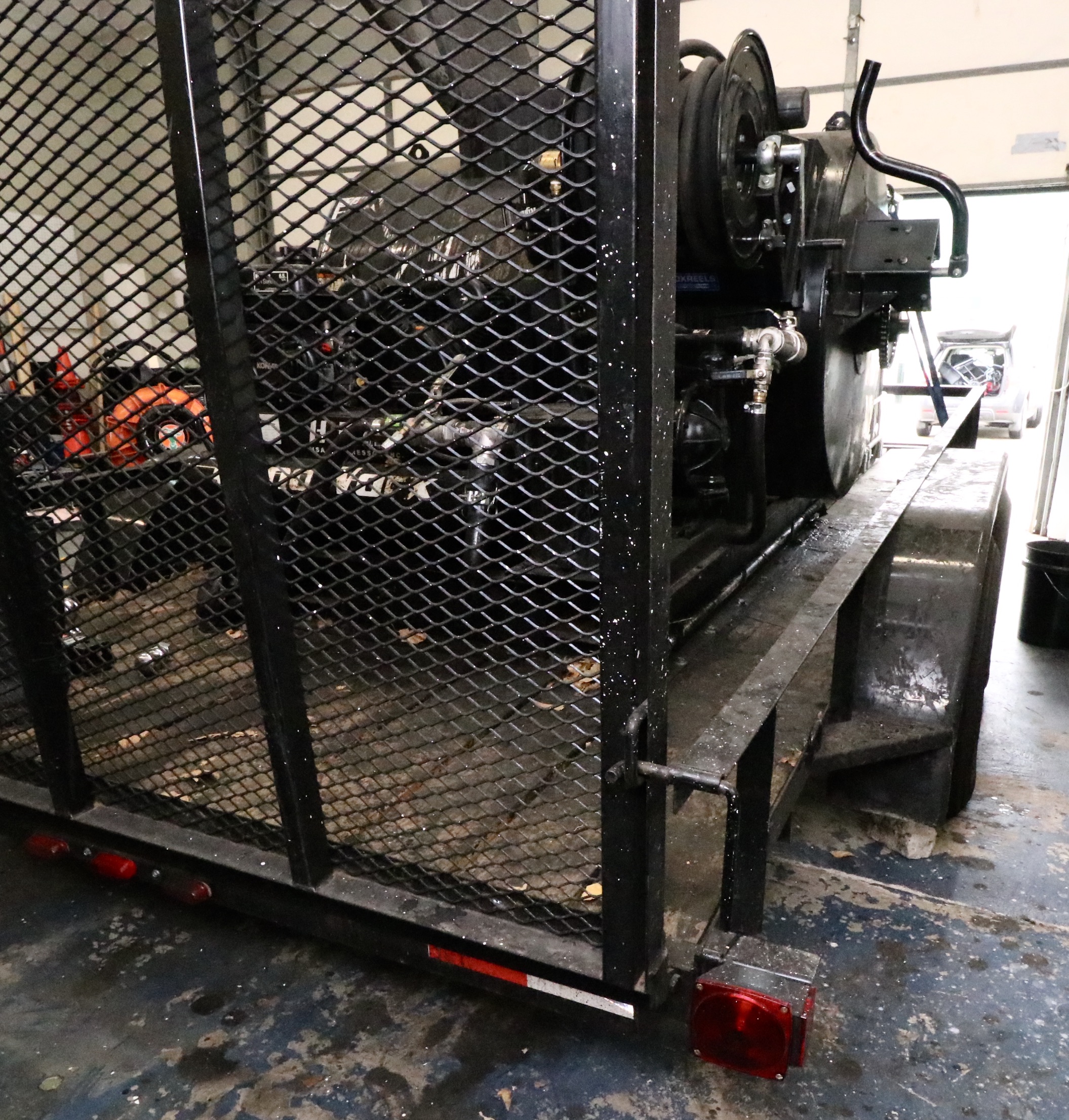 AirBoss 300 Air-Operated Hydraulic System with Trailer [7NRBU1428NF008539]