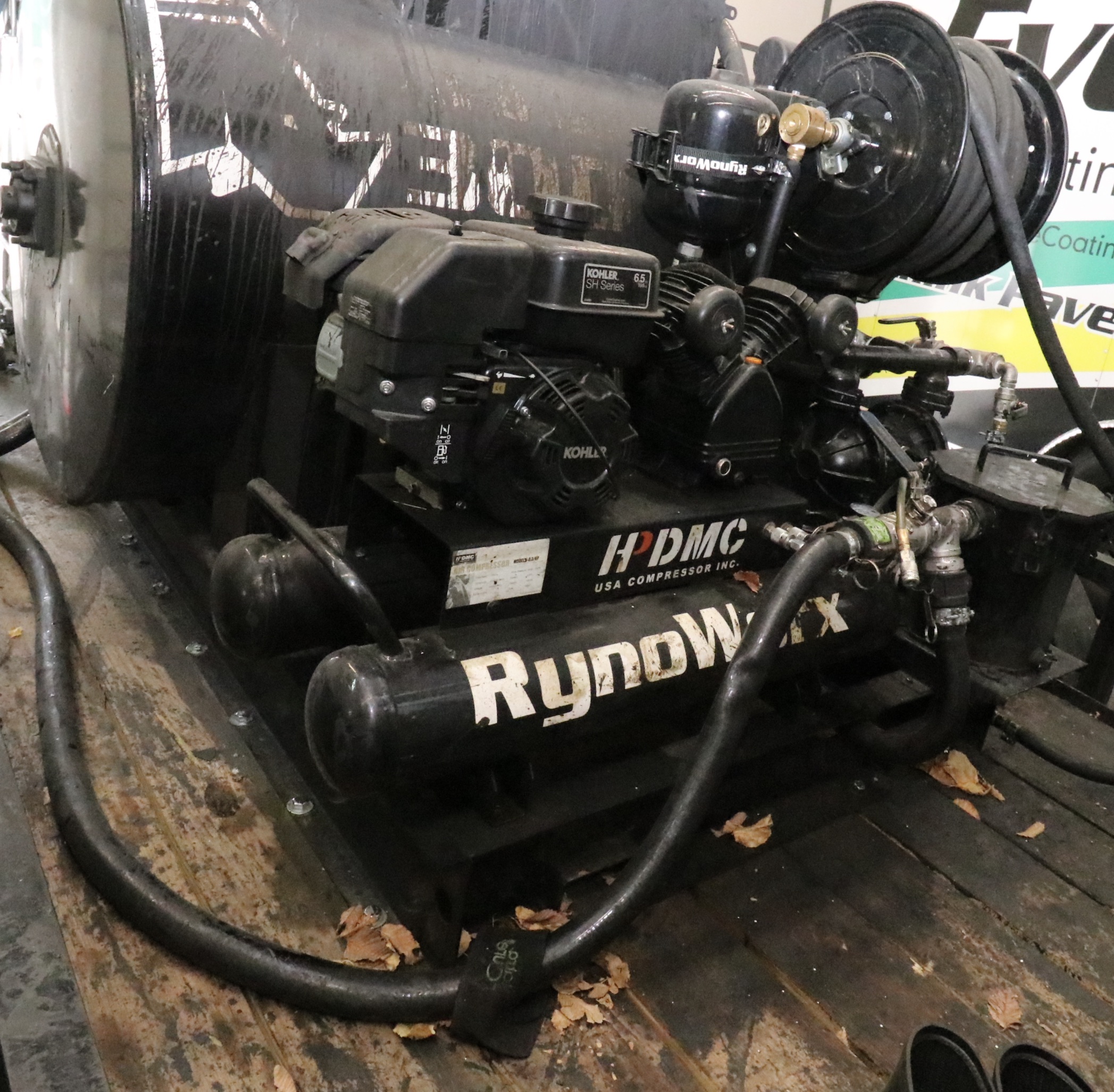 AirBoss 300 Air-Operated Hydraulic System with Trailer [7NRBU1428NF008539]