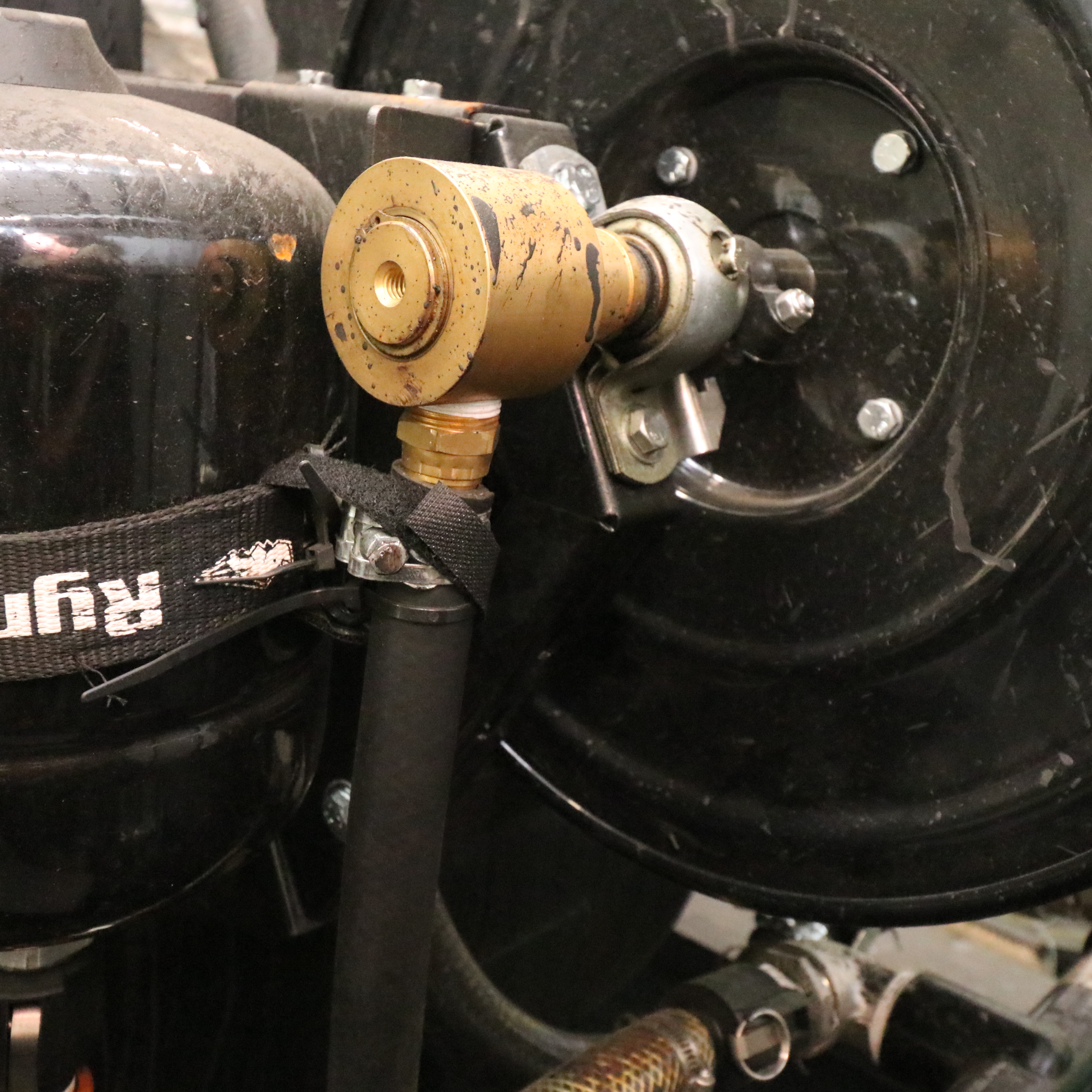 AirBoss 300 Air-Operated Hydraulic System with Trailer [7NRBU1428NF008539]