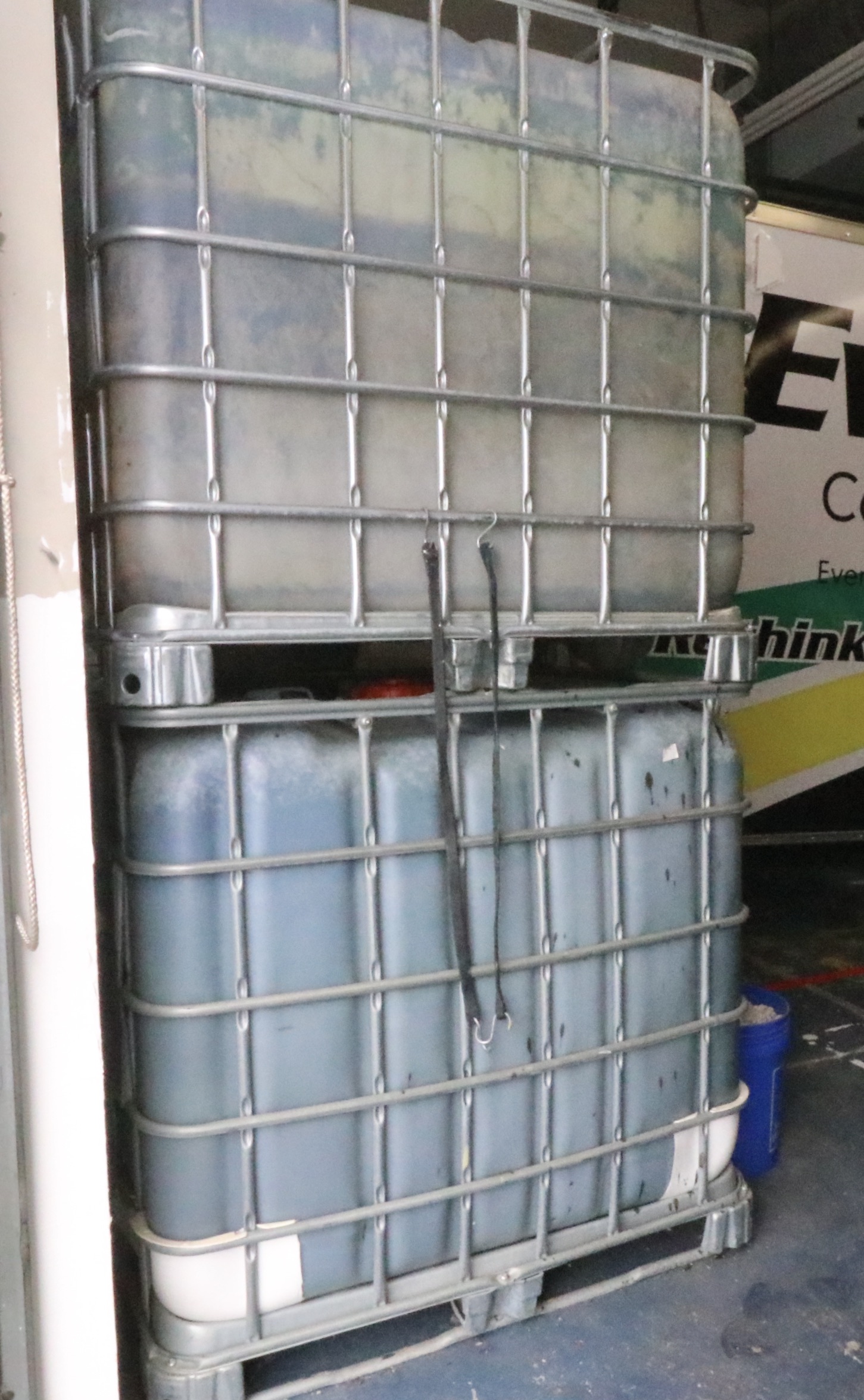 AirBoss 300 Air-Operated Hydraulic System with Trailer [7NRBU1428NF008539]