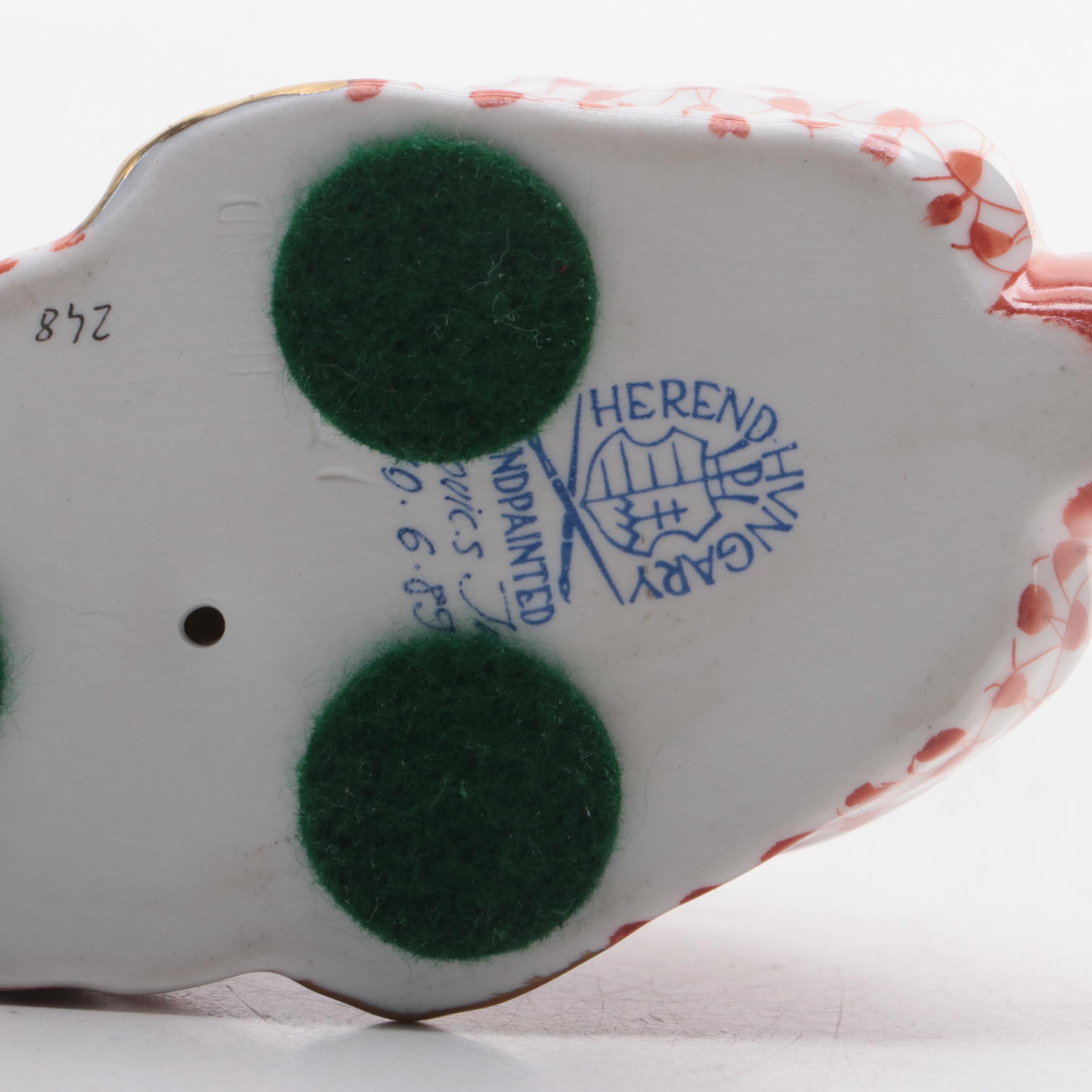 Herend Rust Fishnet with Gold "Lying Rabbit" Figurine and "Chinese Bouquet" Box