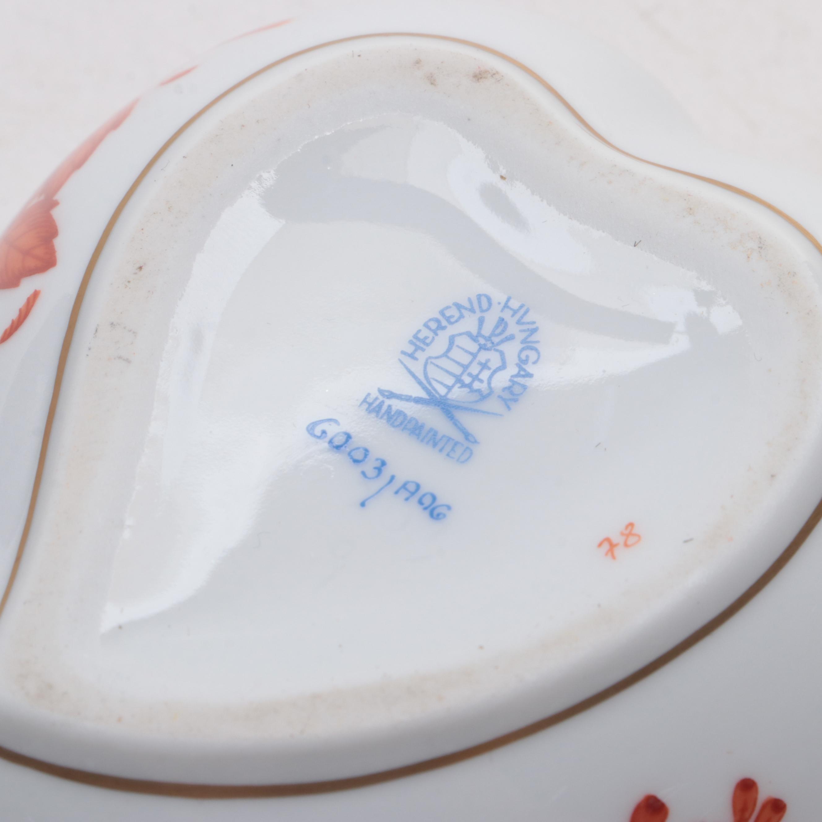 Herend Rust Fishnet with Gold "Lying Rabbit" Figurine and "Chinese Bouquet" Box