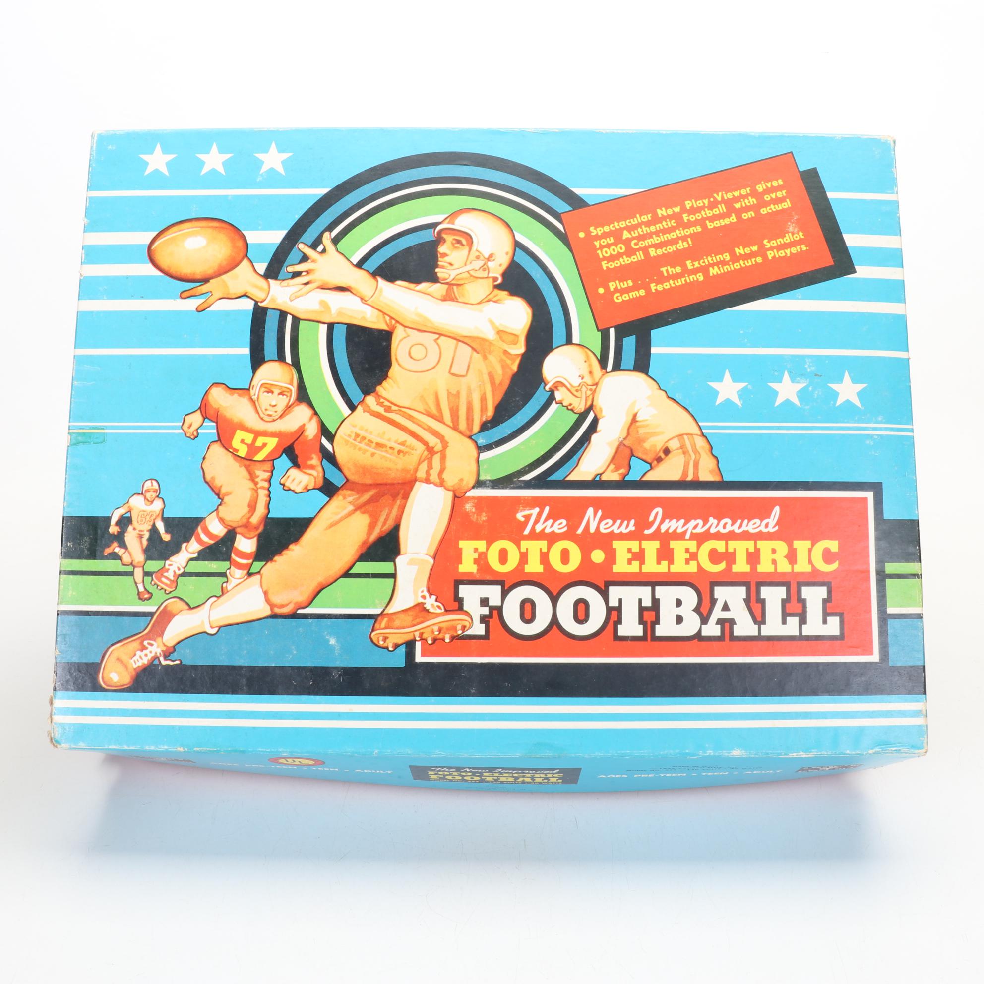 Foto Electric Football Game with Disney Goofy Lunch Box and MAD Magazines