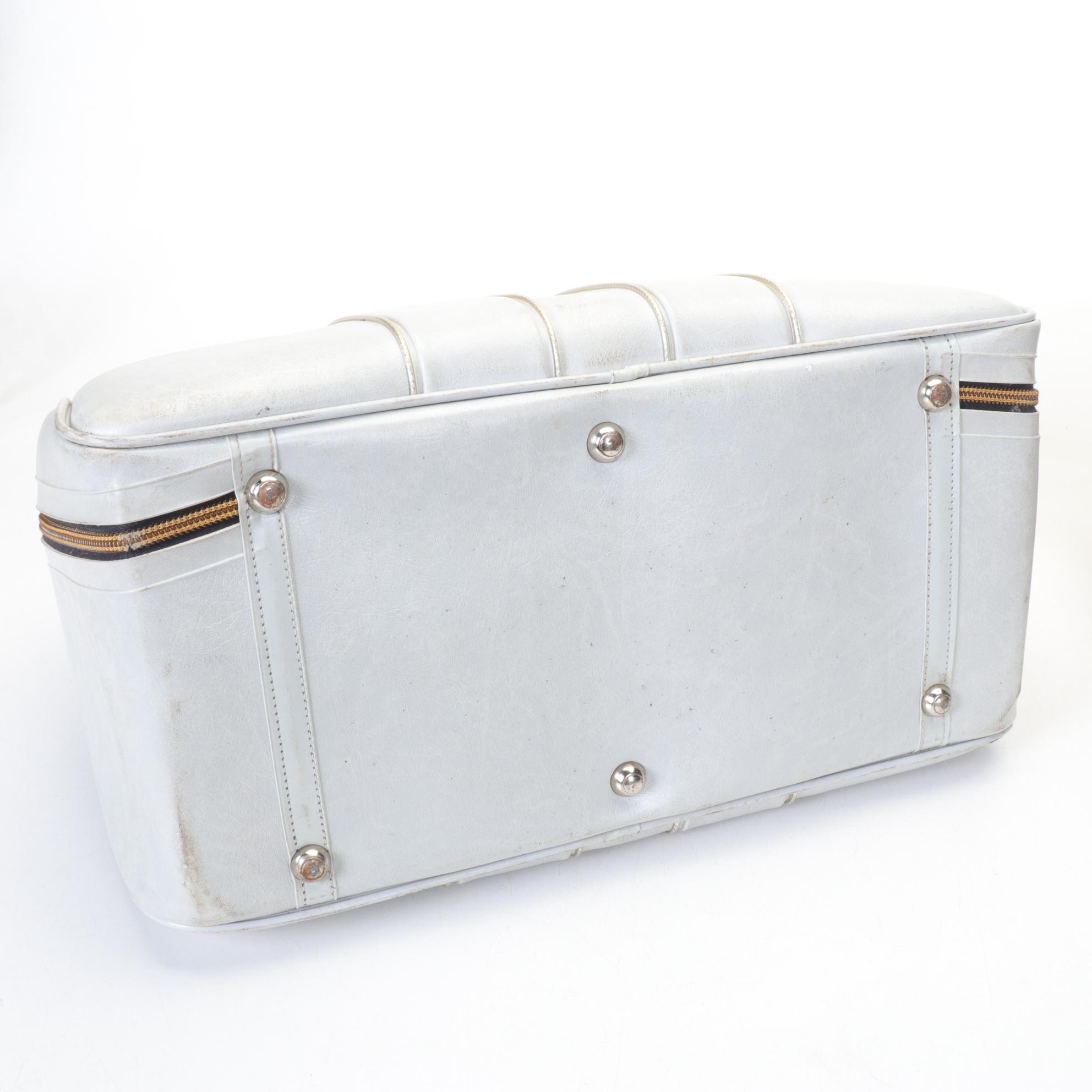 Columbia 300 Bowling Ball with Personalized 2-Ball Carrying Case