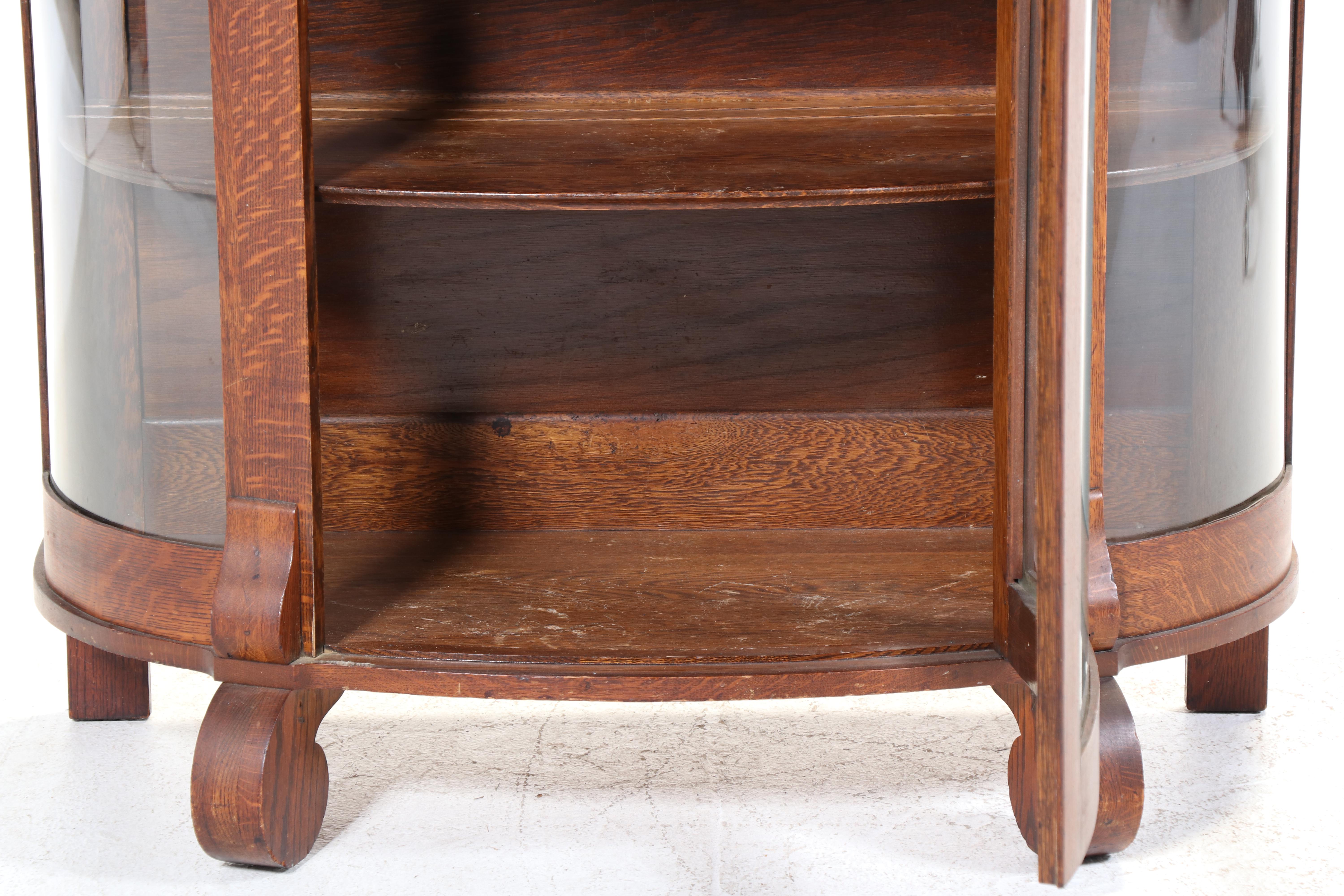 Gettysburg Furniture Co. Empire Revival Quartersawn Oak Bowfront Display Cabinet