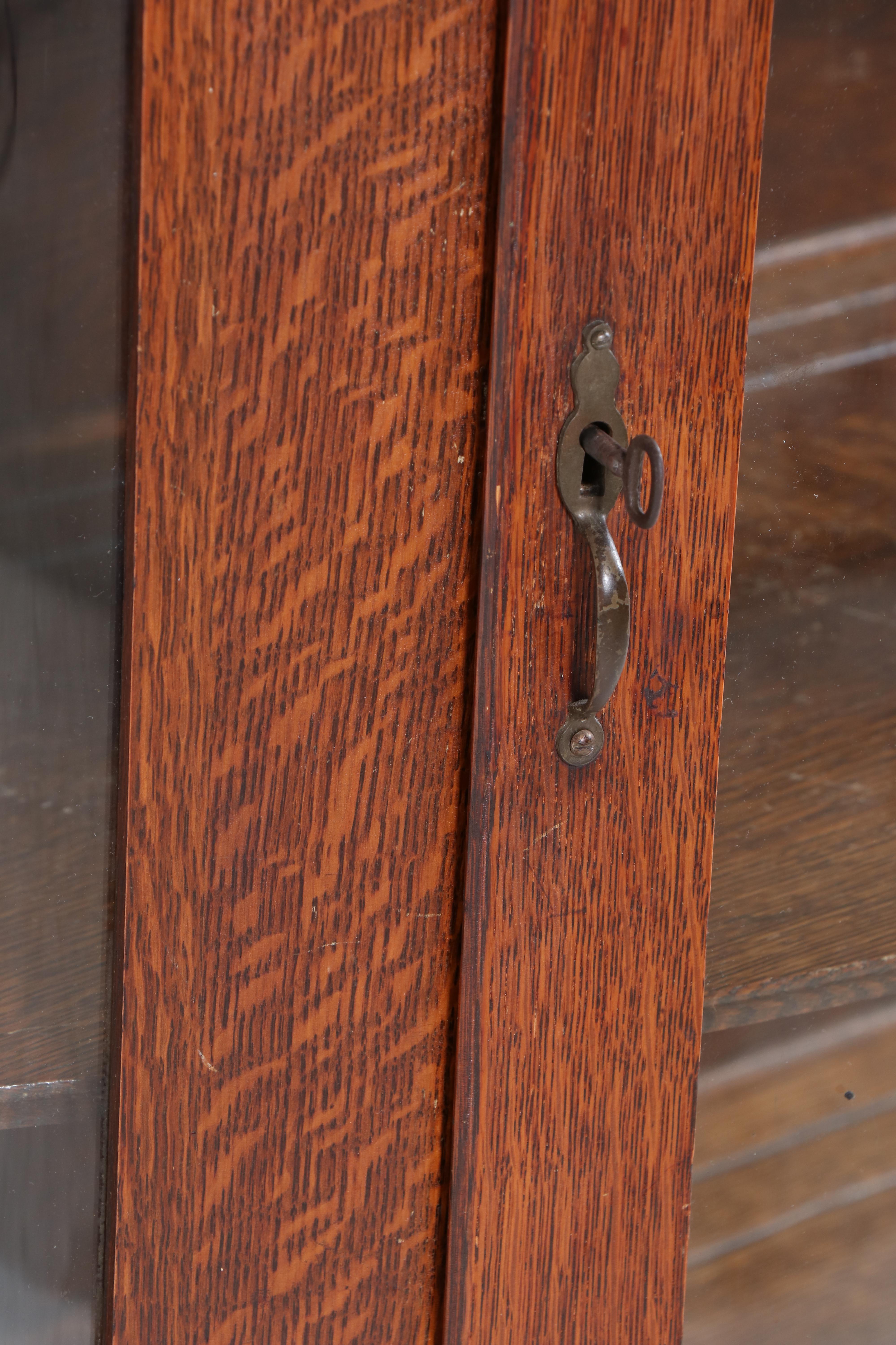 Gettysburg Furniture Co. Empire Revival Quartersawn Oak Bowfront Display Cabinet
