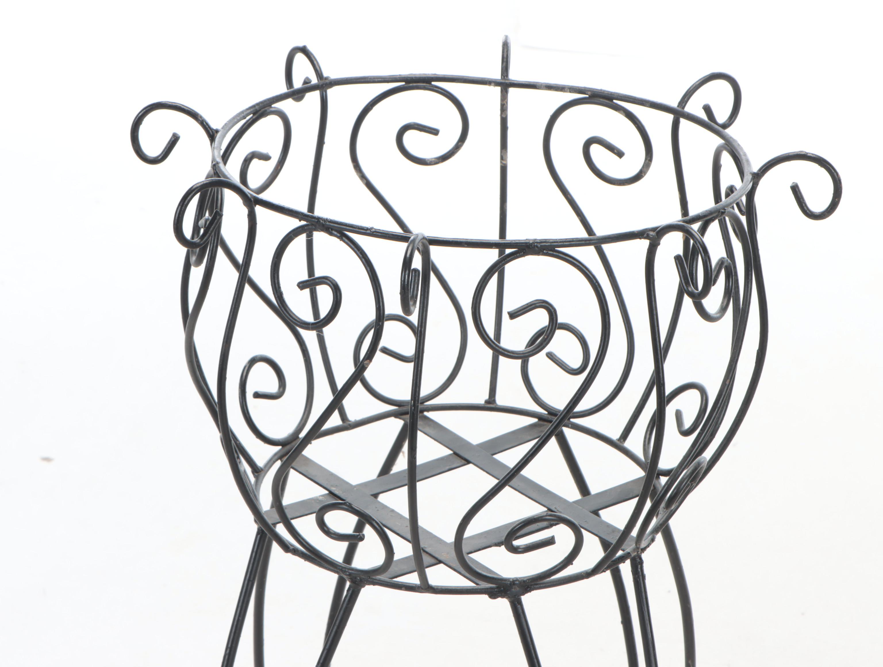 Fleur-de-Lis Motif Metal Topiary Trellis with Metal Planter