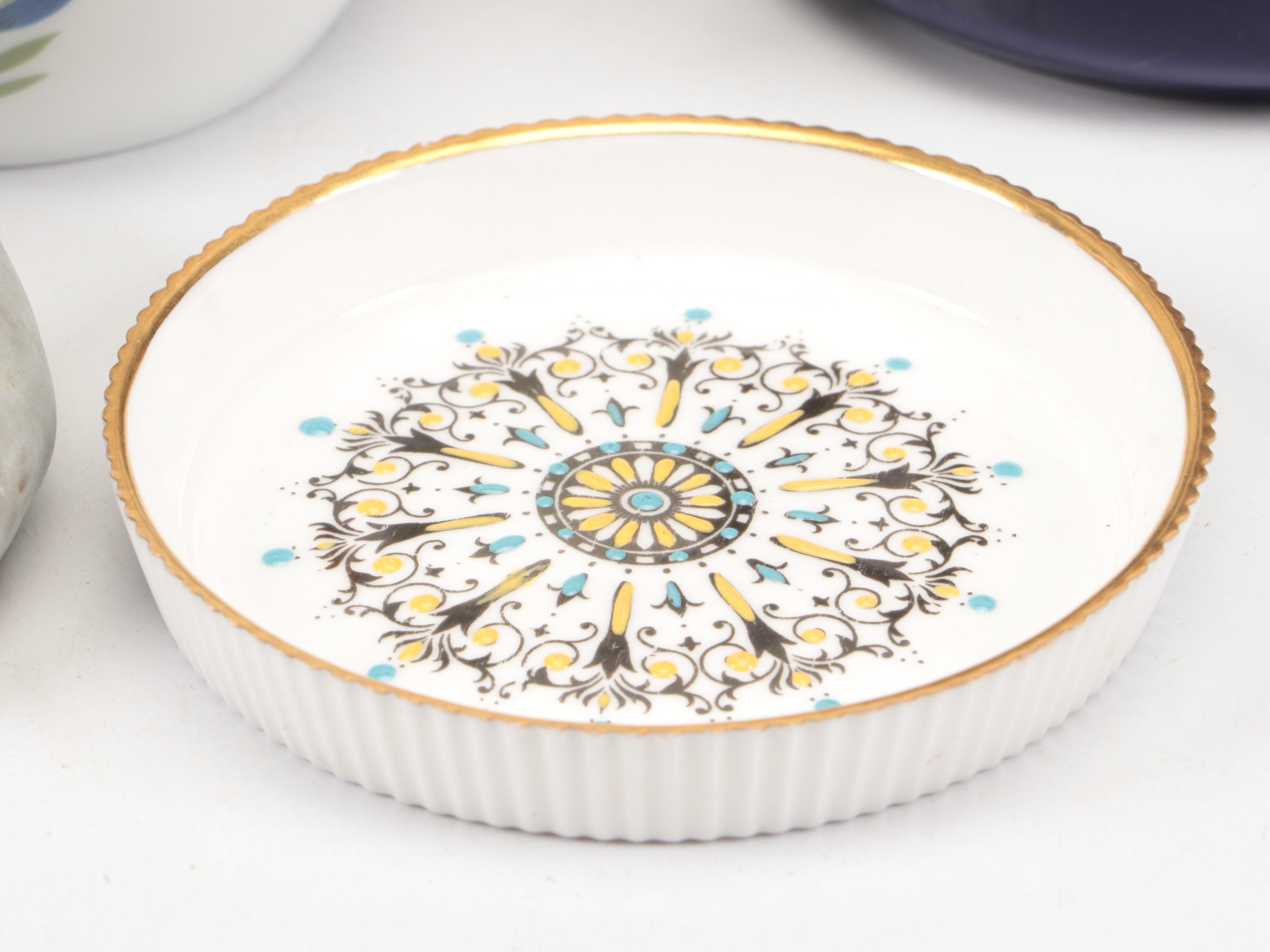 Dedham Pottery Rabbit Plate with Art Pottery Collection