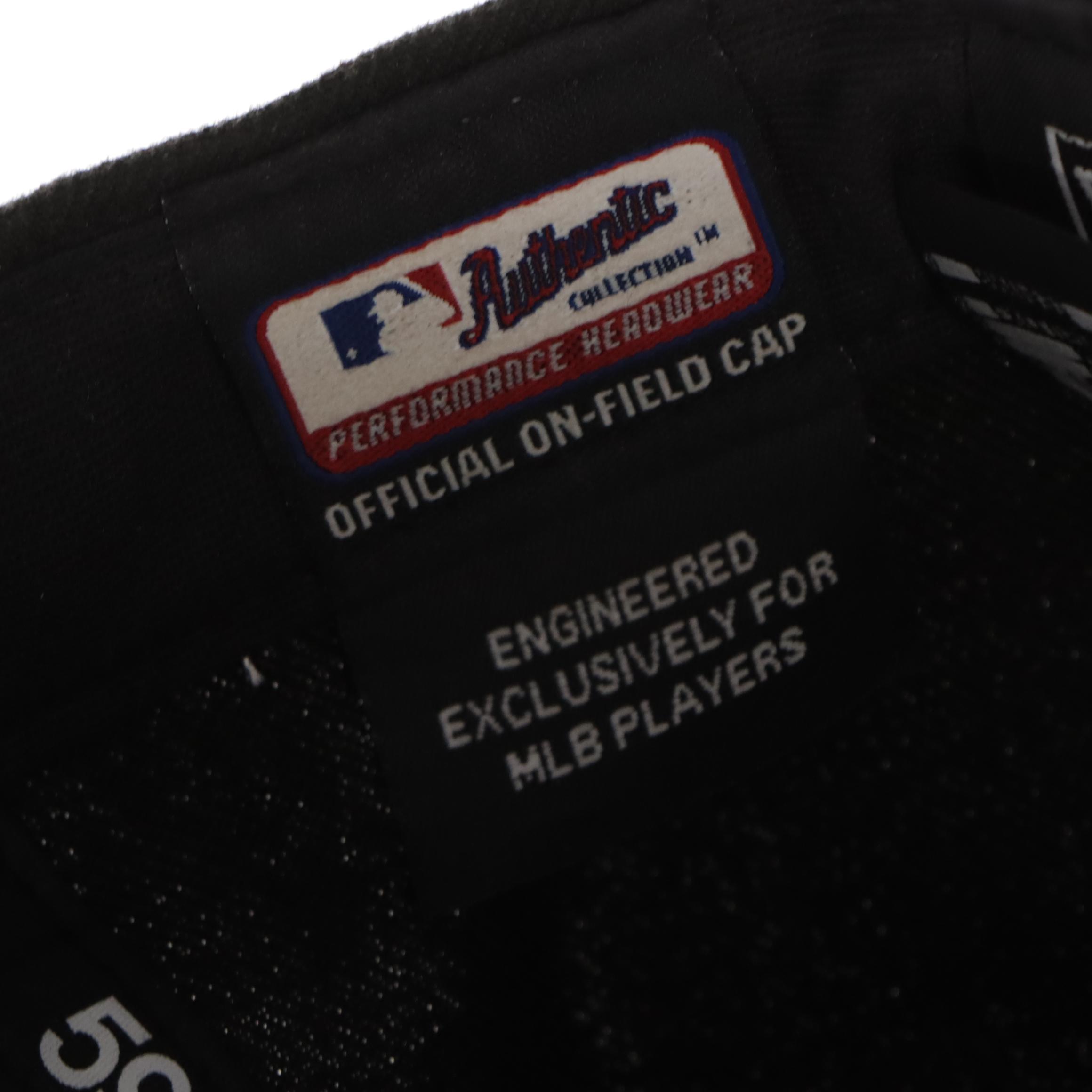 MLB 1919 Chicago White Sox Reversible Jacket from Mirage with Fitted Ball Cap