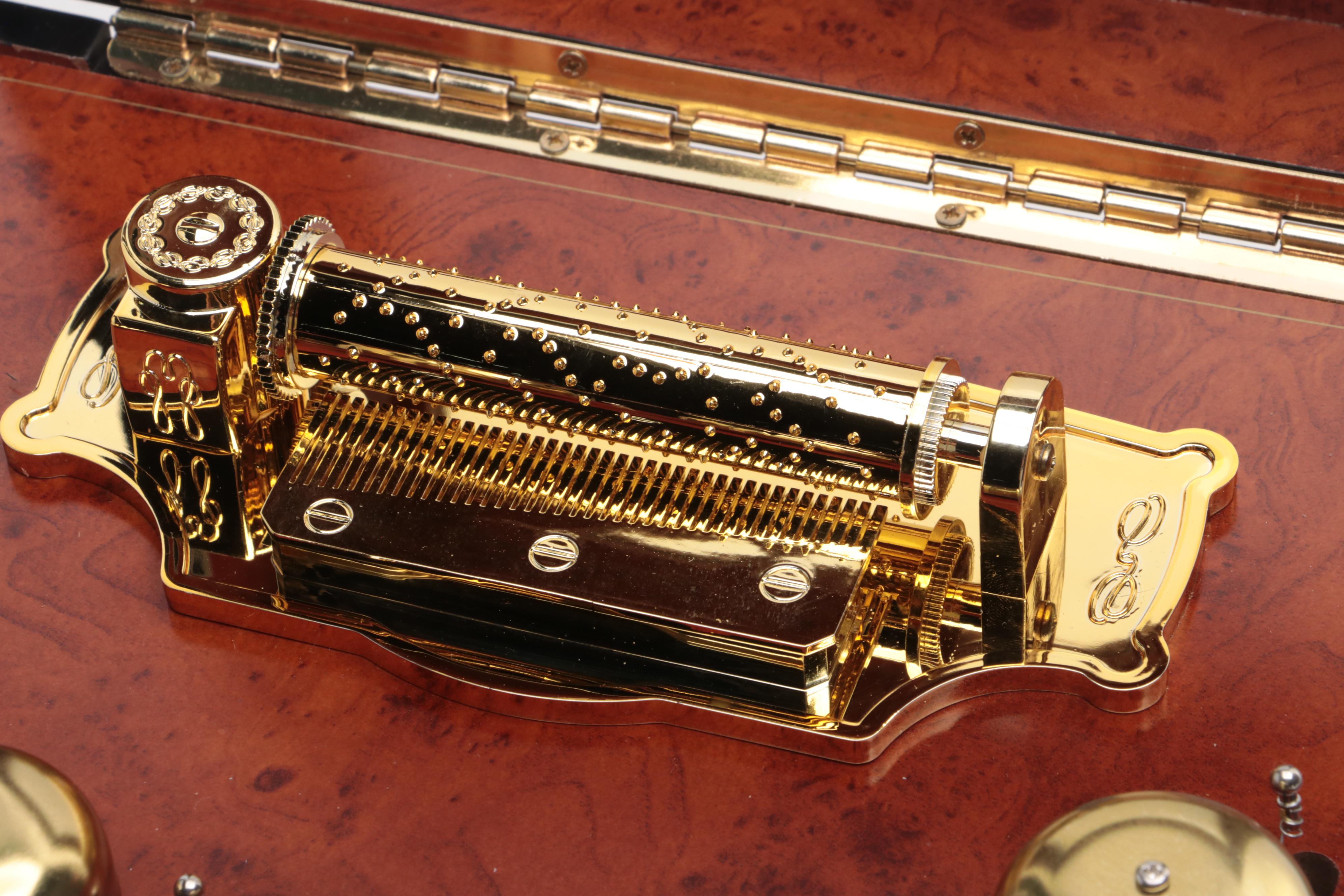 Mr. Christmas "Grand Animated Concertina" Original Classics Wood Music Box