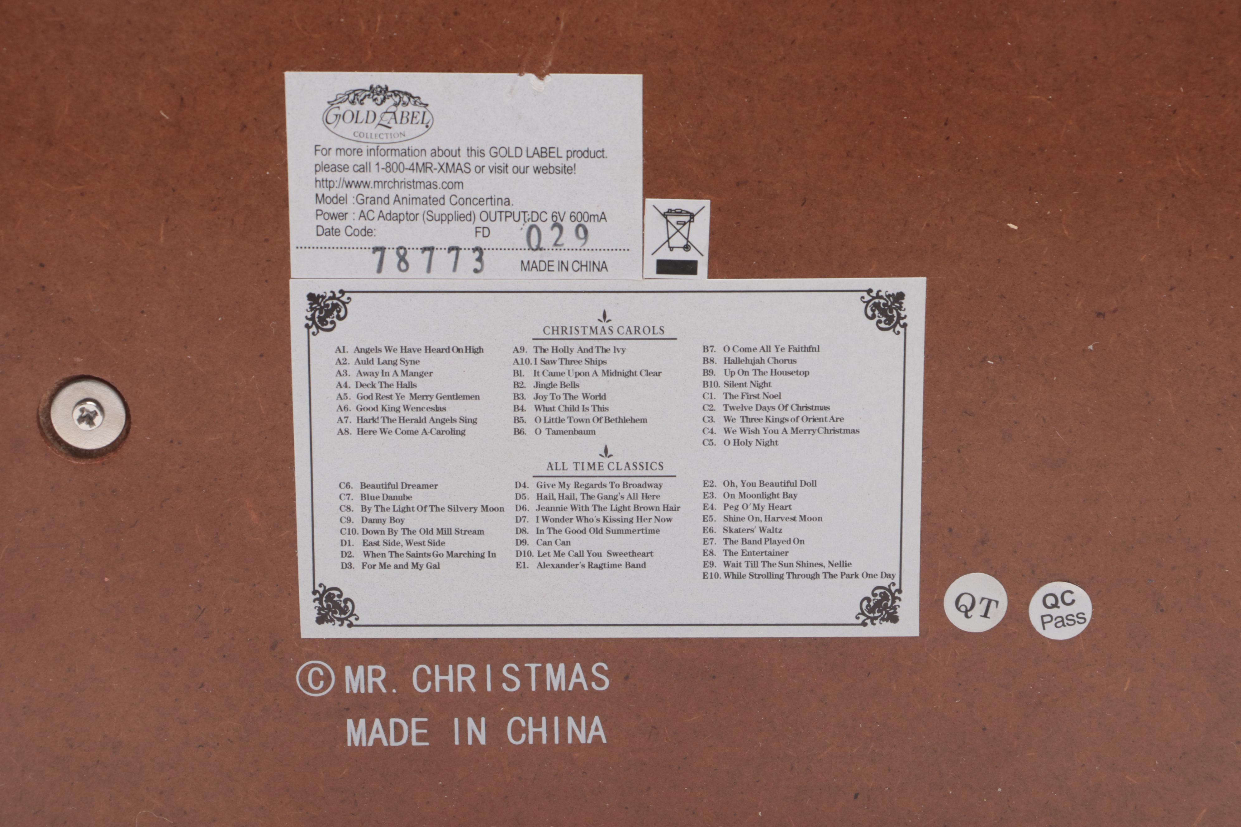 Mr. Christmas "Grand Animated Concertina" Original Classics Wood Music Box