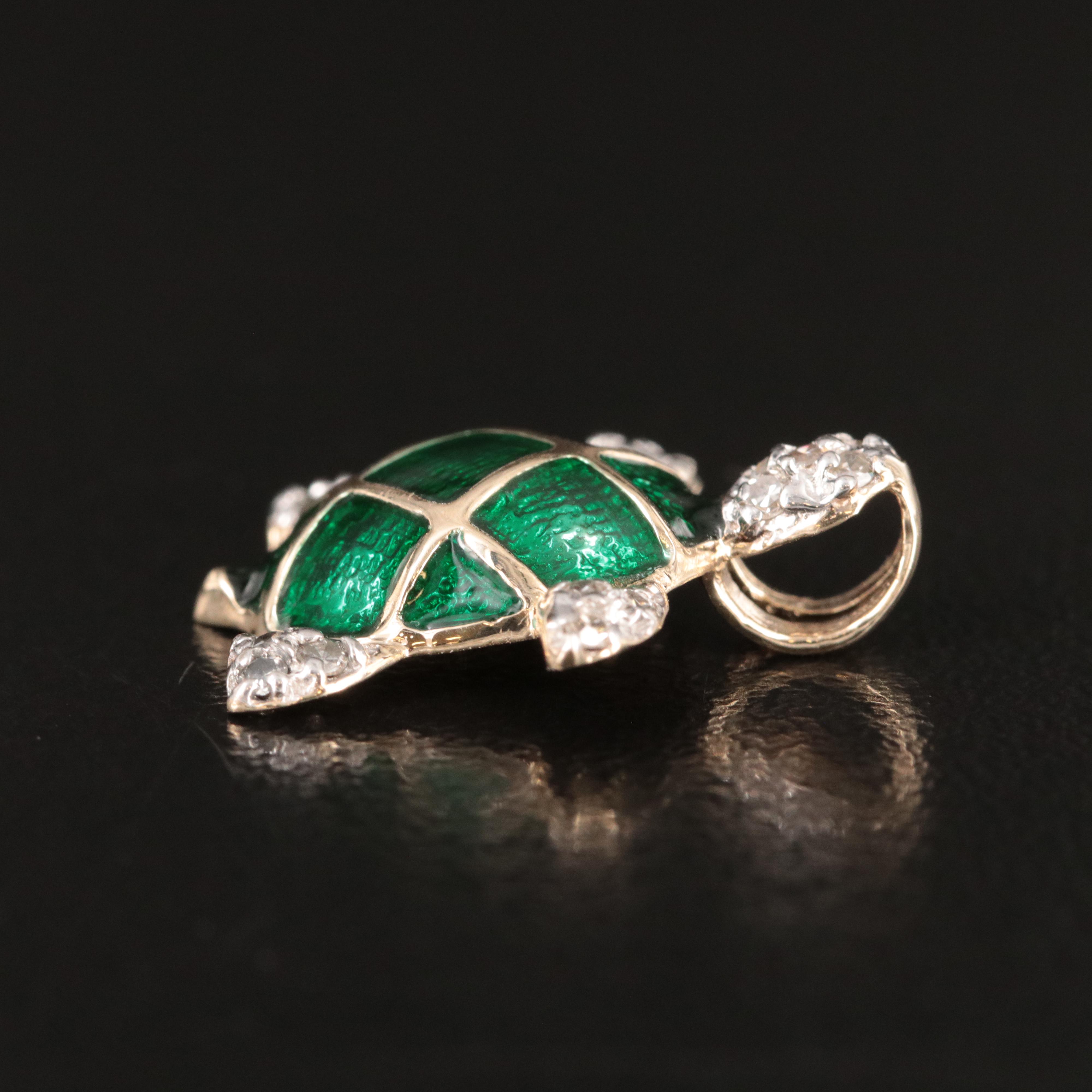 10K 0.18 CTW Diamond Turtle Pendant