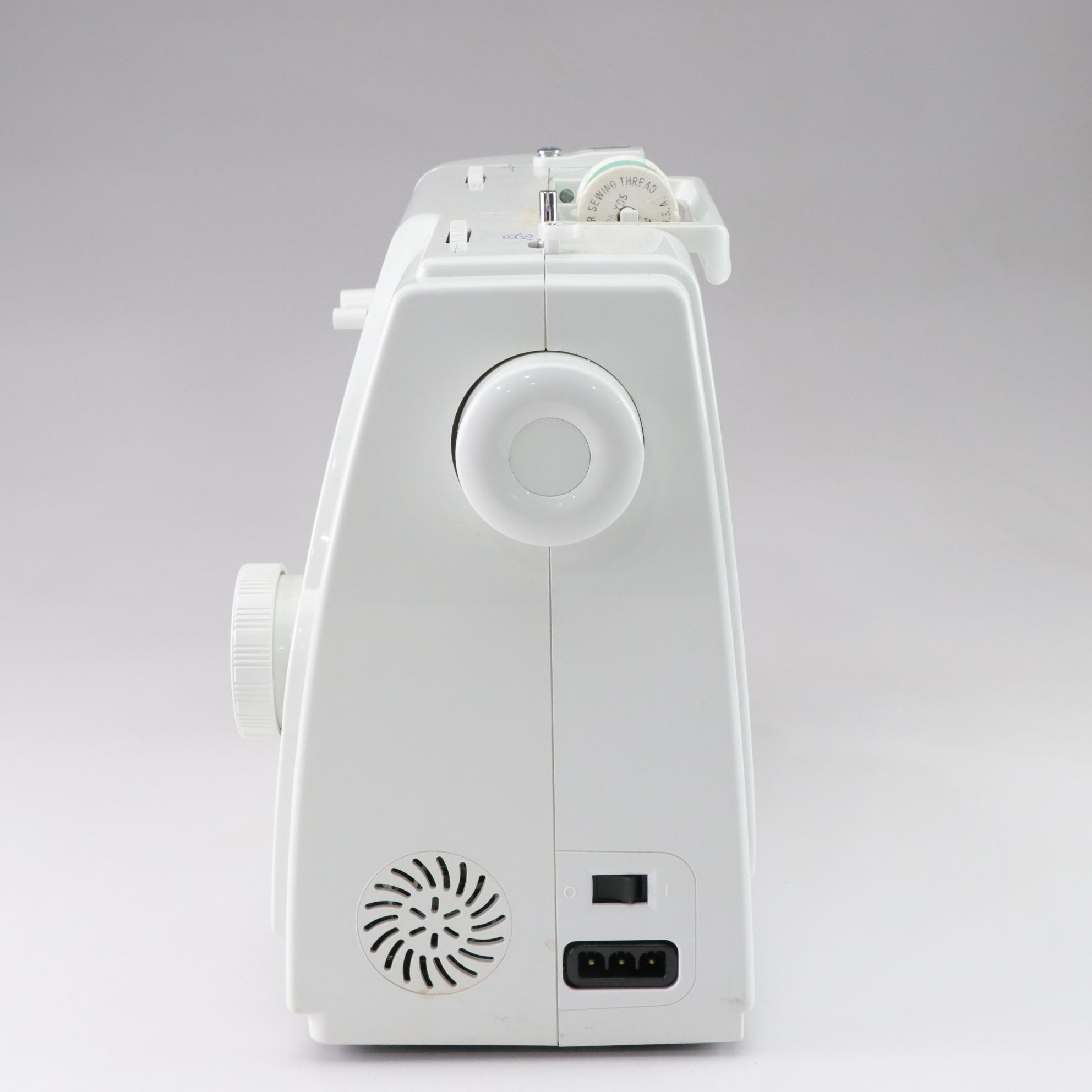 Singer Model 1507 Portable Electric Sewing Machine, Late 20th to 21st Century