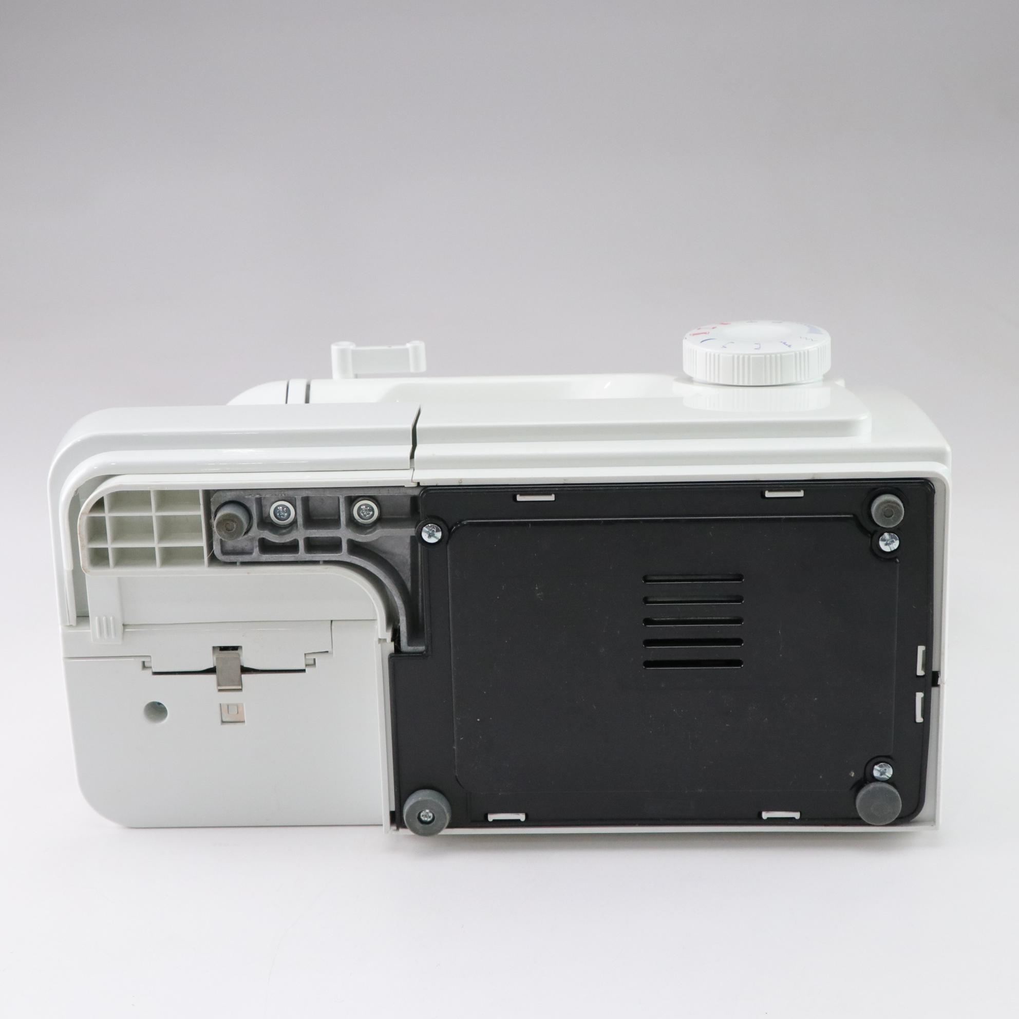 Singer Model 1507 Portable Electric Sewing Machine, Late 20th to 21st Century