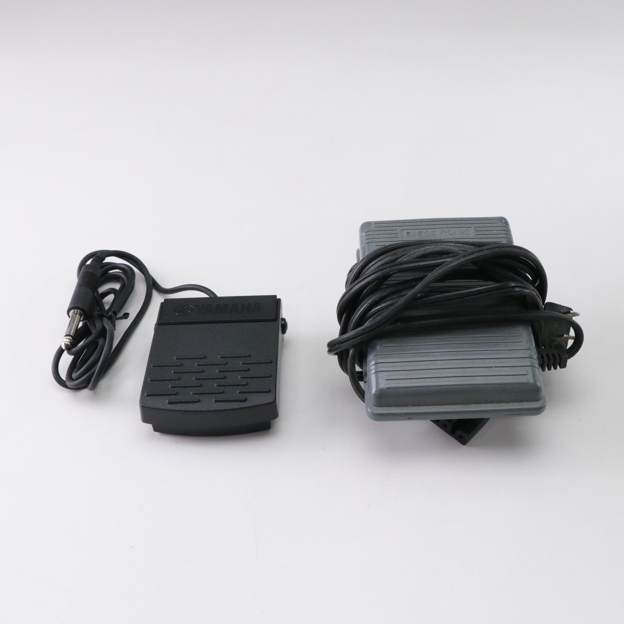 Singer Model 1507 Portable Electric Sewing Machine, Late 20th to 21st Century