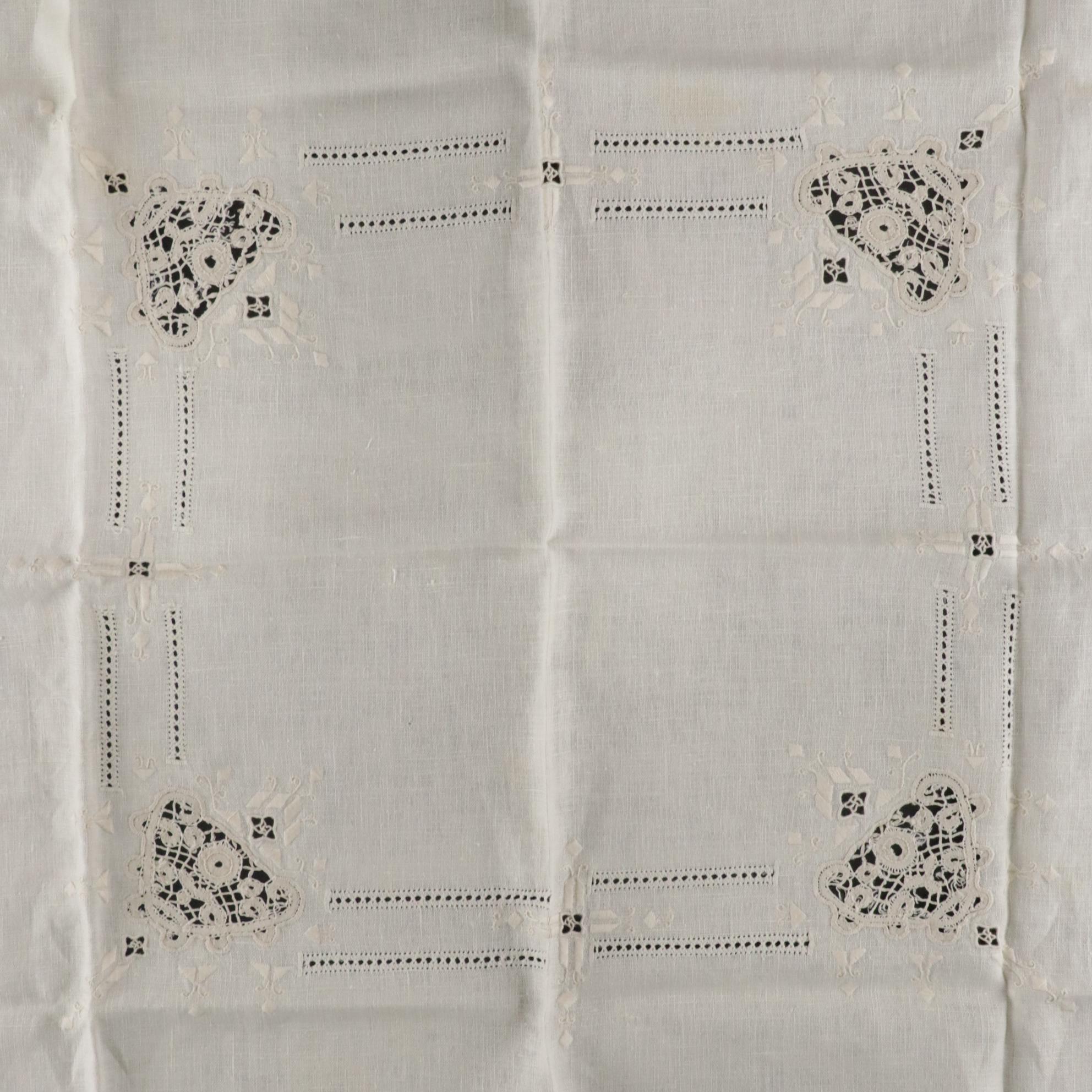 Table Linens Including Napkins, Tablecloths, and More Featuring Bardwil EBTH