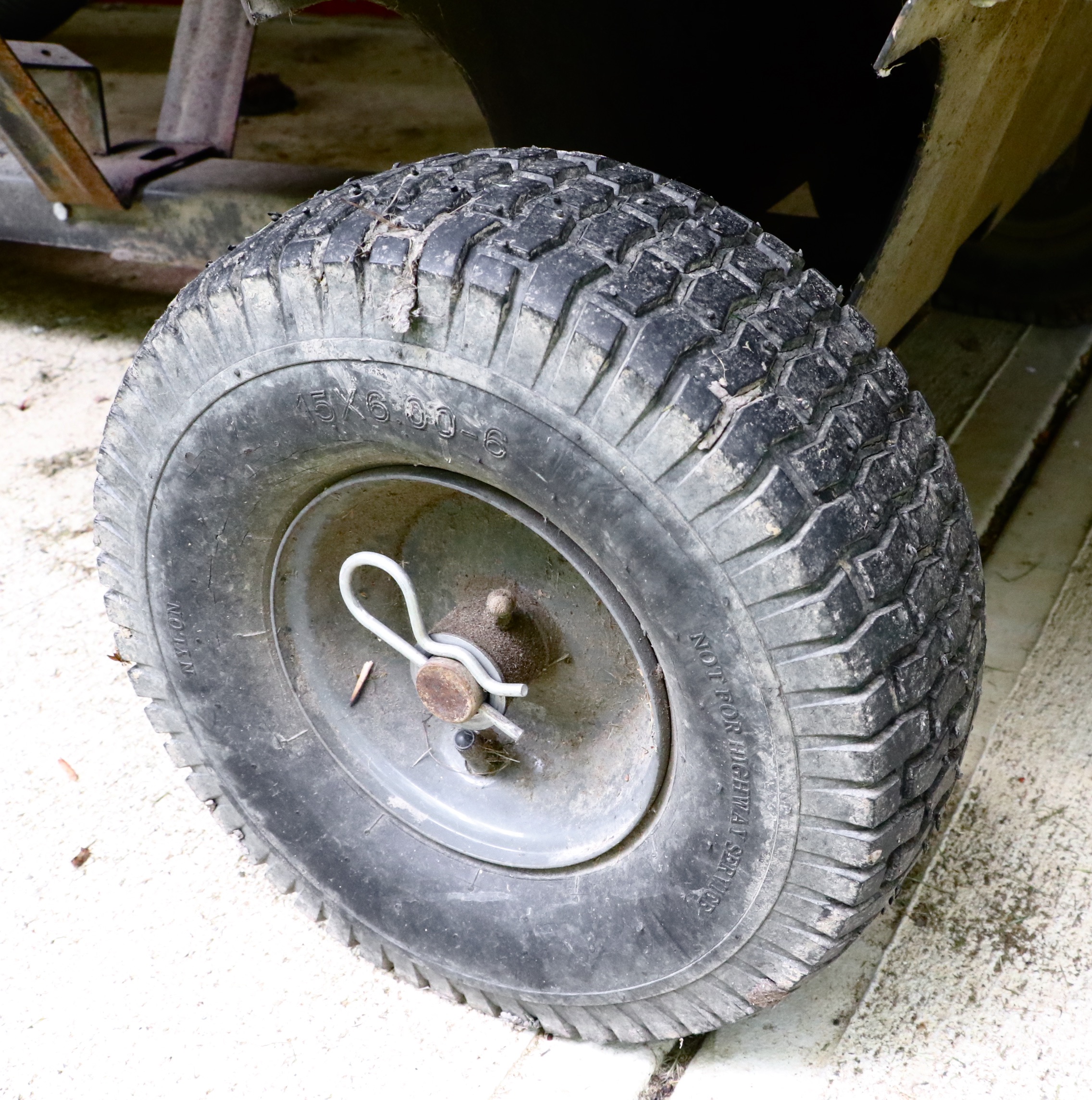 AgriFab Hard Top Mow-N-Vac Lawn Vacuum