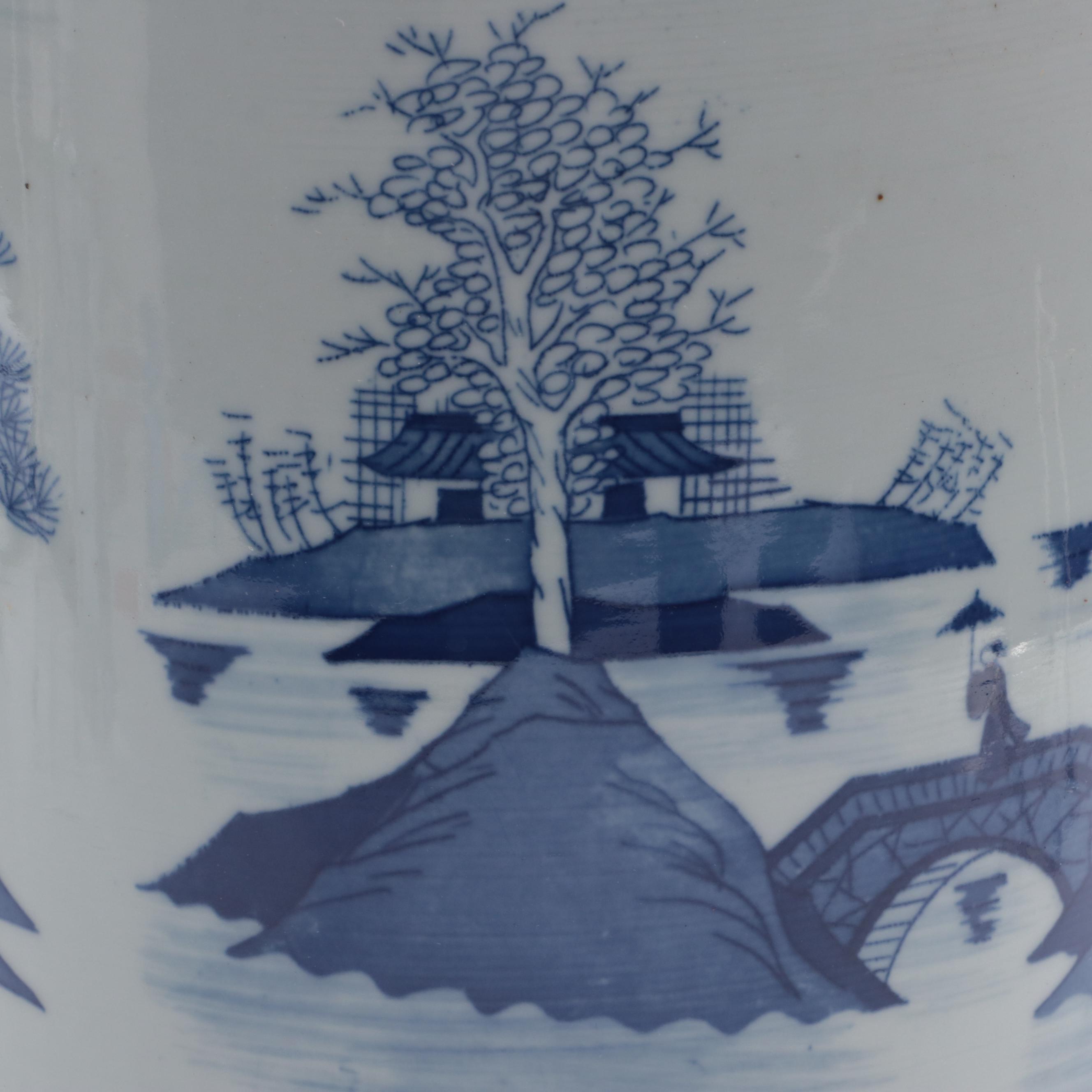 Chinese Blue and White Porcelain Umbrella Stand