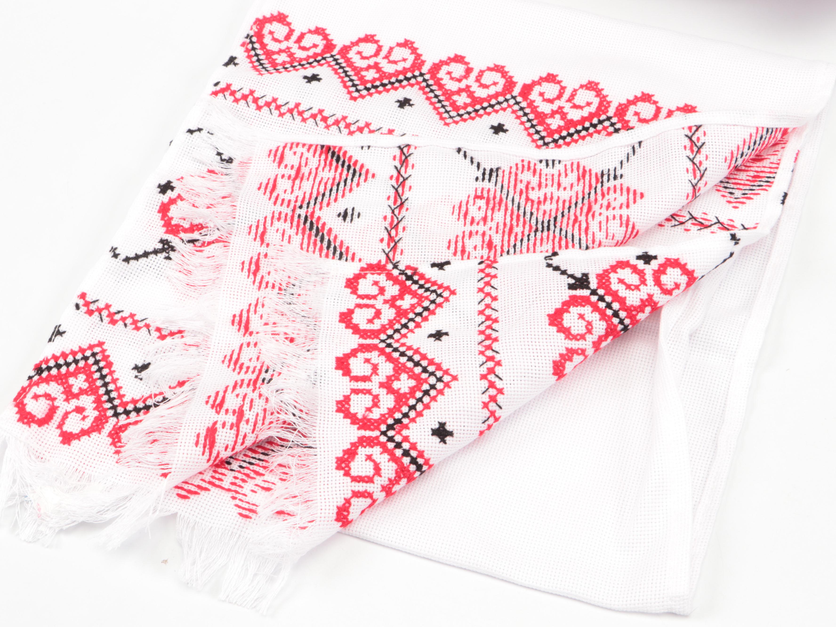 Polish Krakowiak Dress Dolls with Handmade Polish Table Runner, Late 20th C.