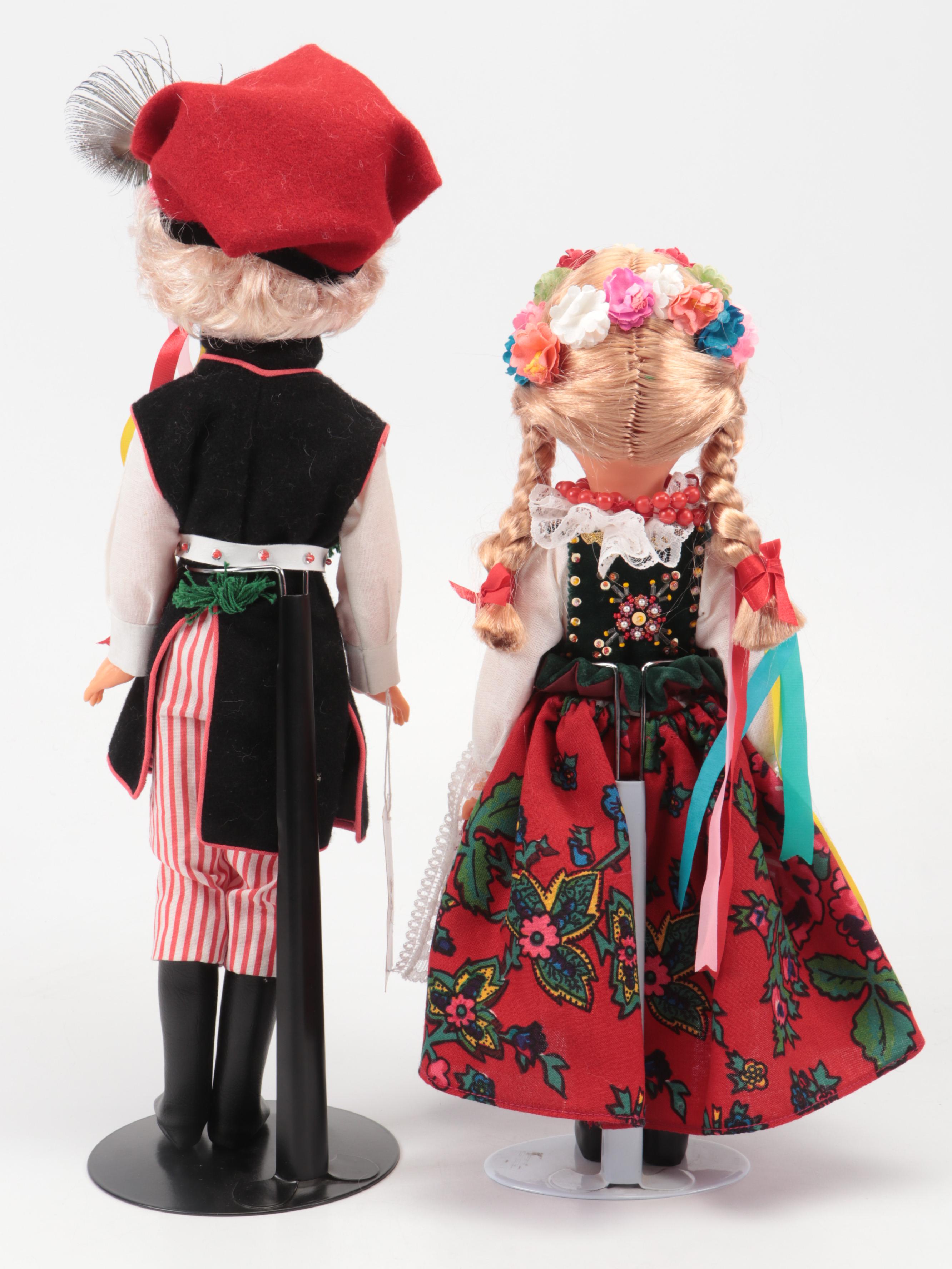 Polish Krakowiak Dress Dolls with Handmade Polish Table Runner, Late 20th C.