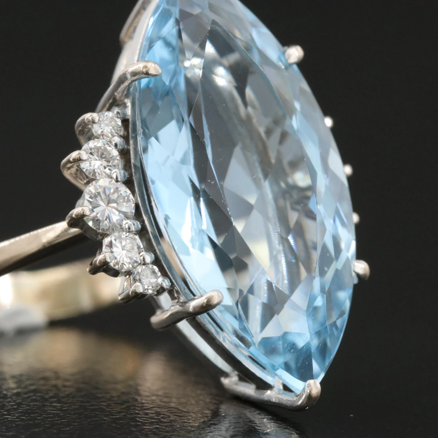 H. Stern 18K 10.50 CT Aquamarine and Diamond Ring with an IGI Report ...