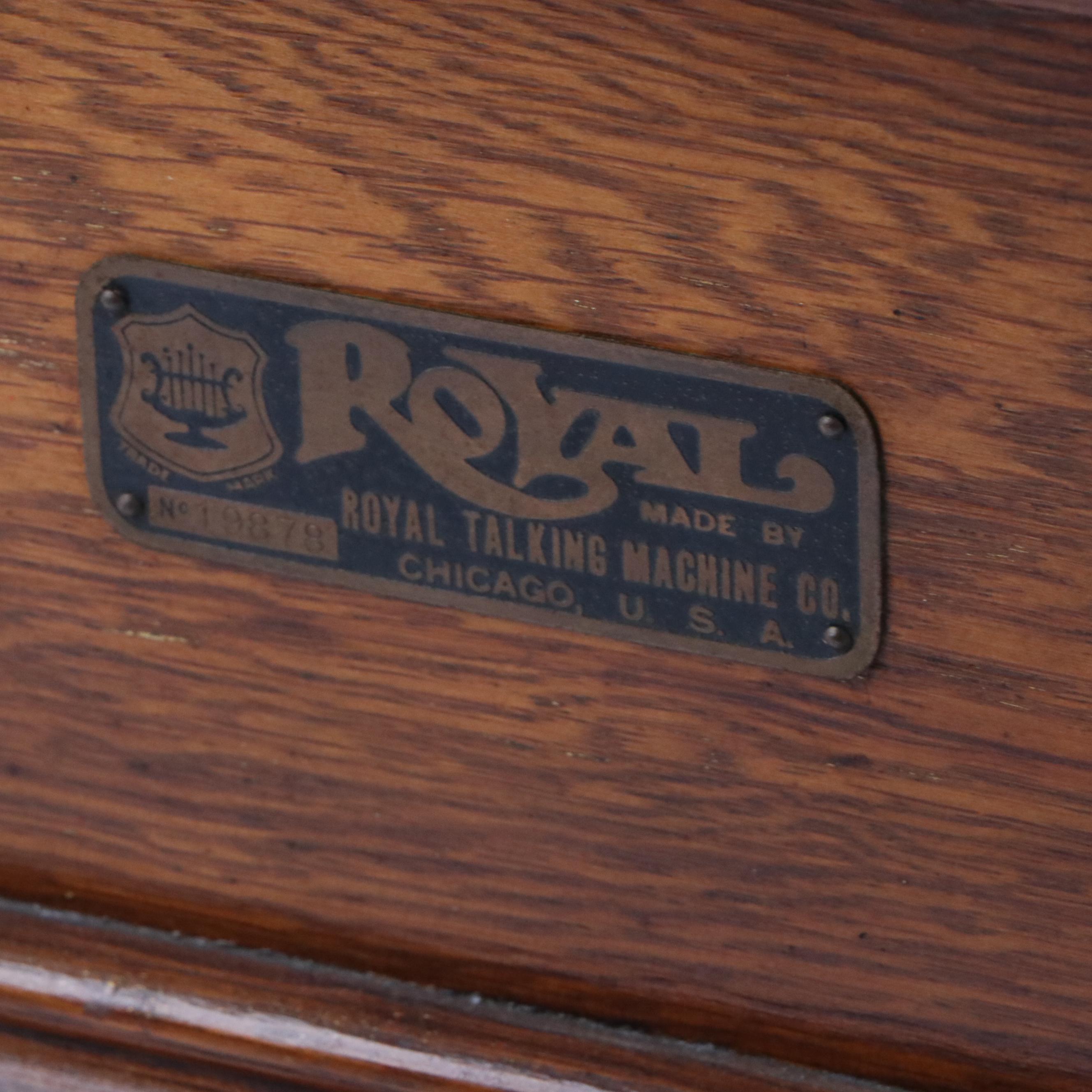 Royal Talking Machine Oak Hand-Crank Gramophone