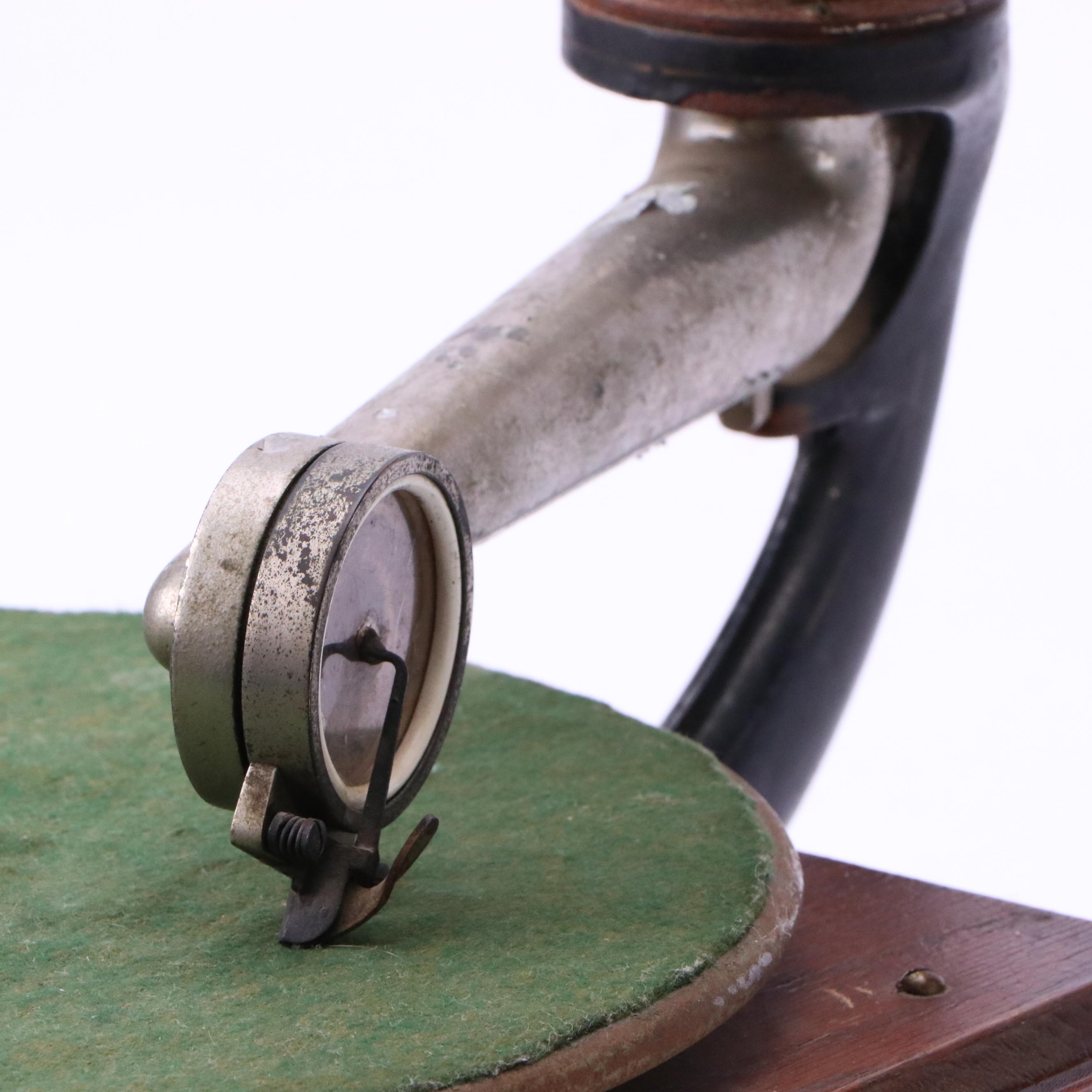 Royal Talking Machine Oak Hand-Crank Gramophone