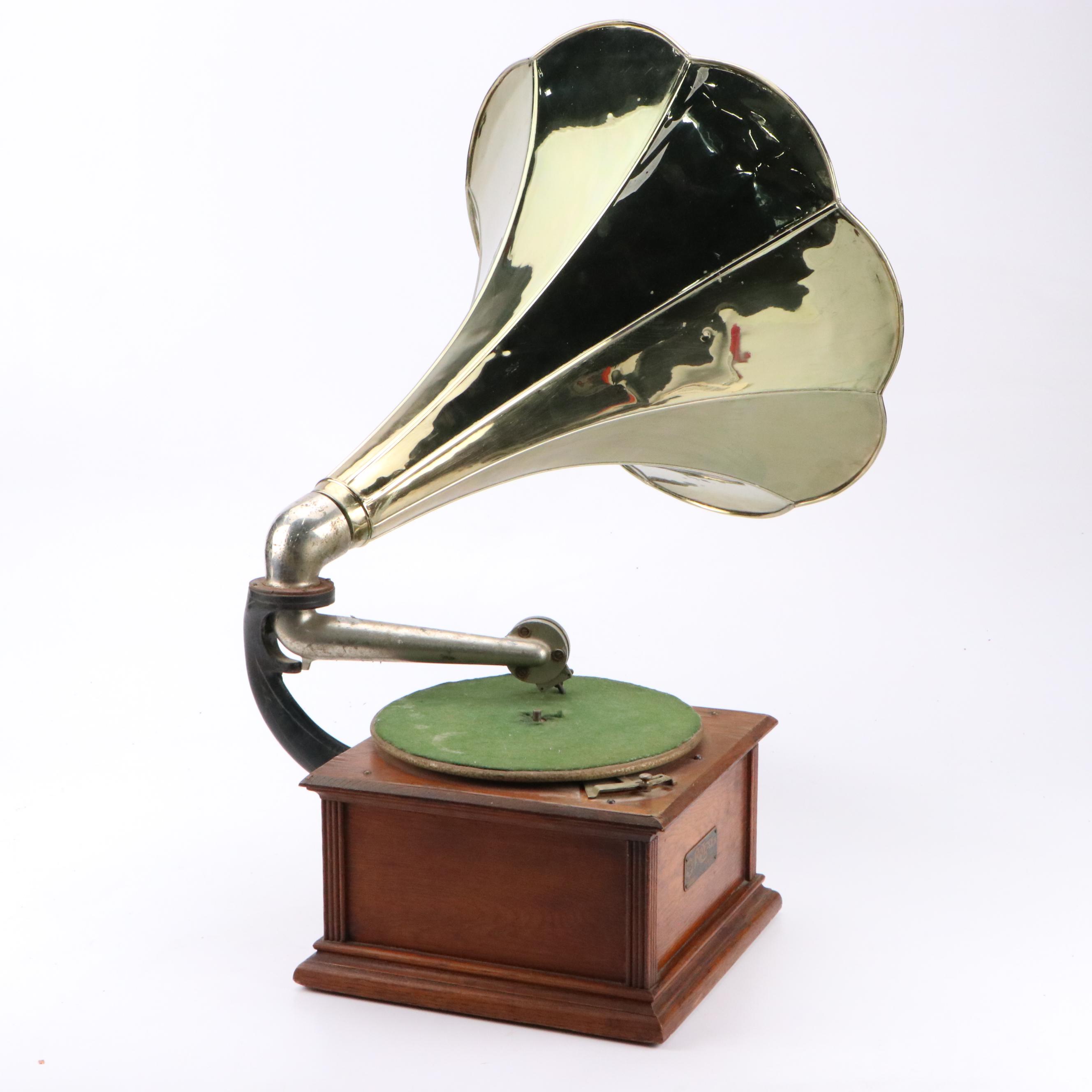 Royal Talking Machine Oak Hand-Crank Gramophone