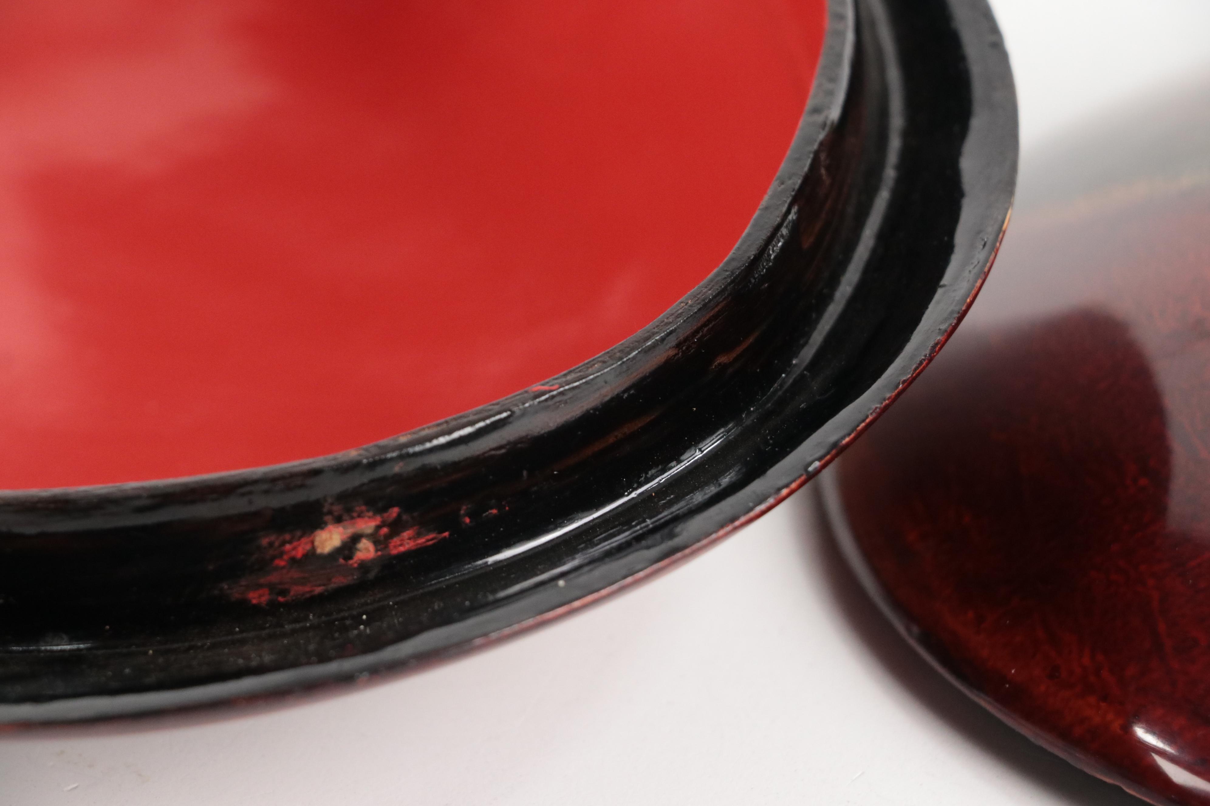 Lacquered Papier-Mâché Shell Shaped Box