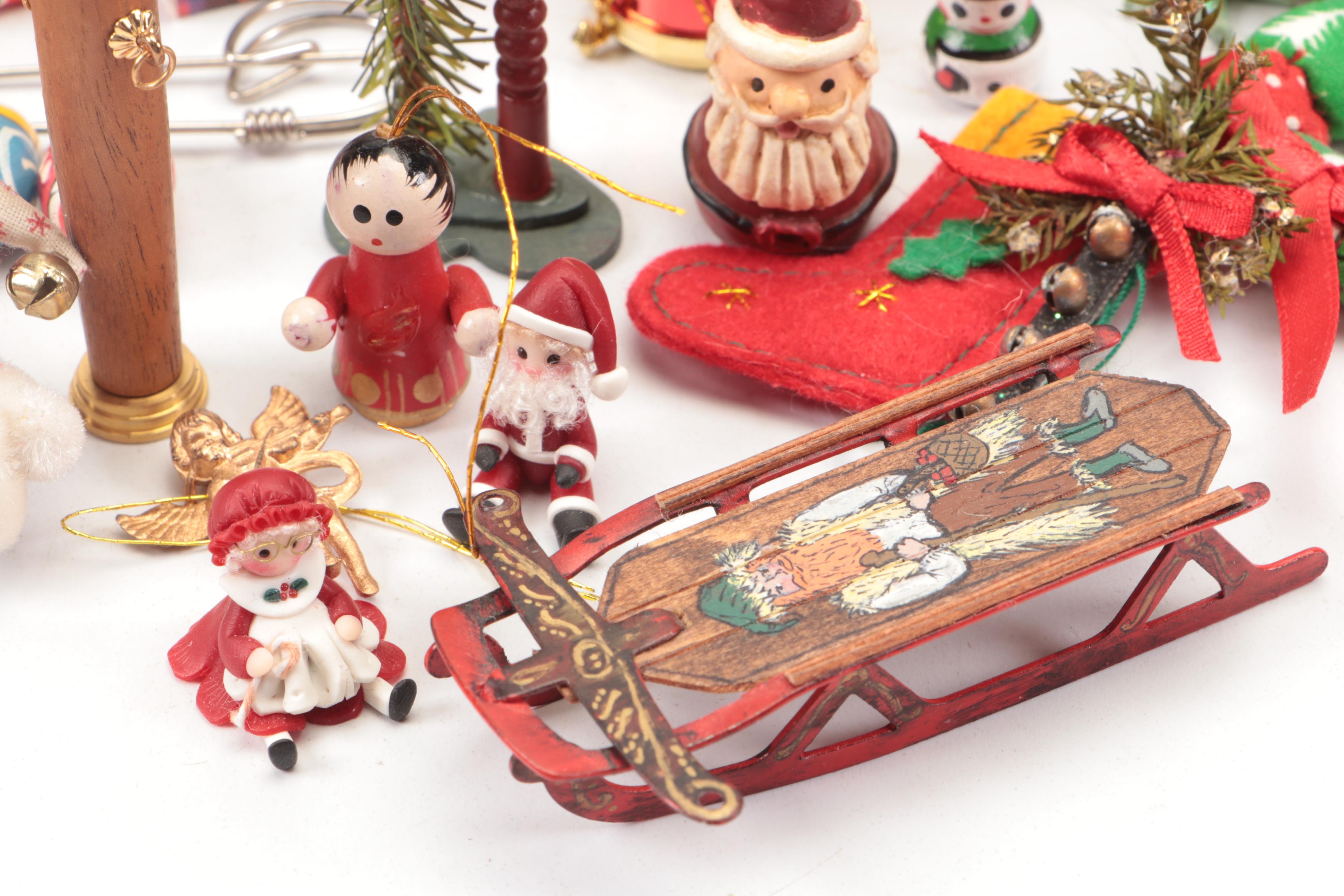 Hobbyist-Made Christmas Caroler Diorama with Other Christmas-Themed Miniatures