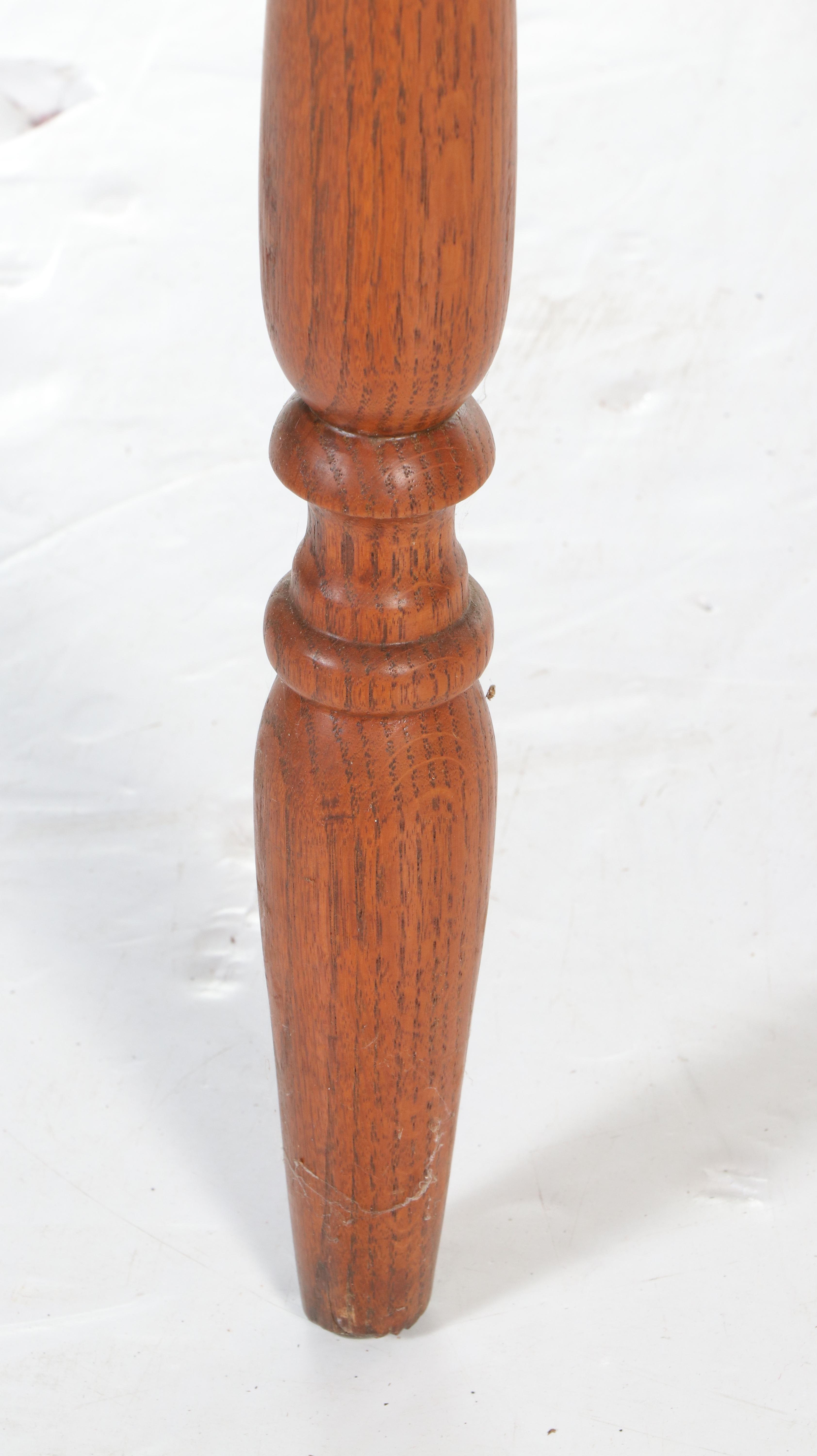 American Colonial Style Oak Drop Leaf Table, 1930s