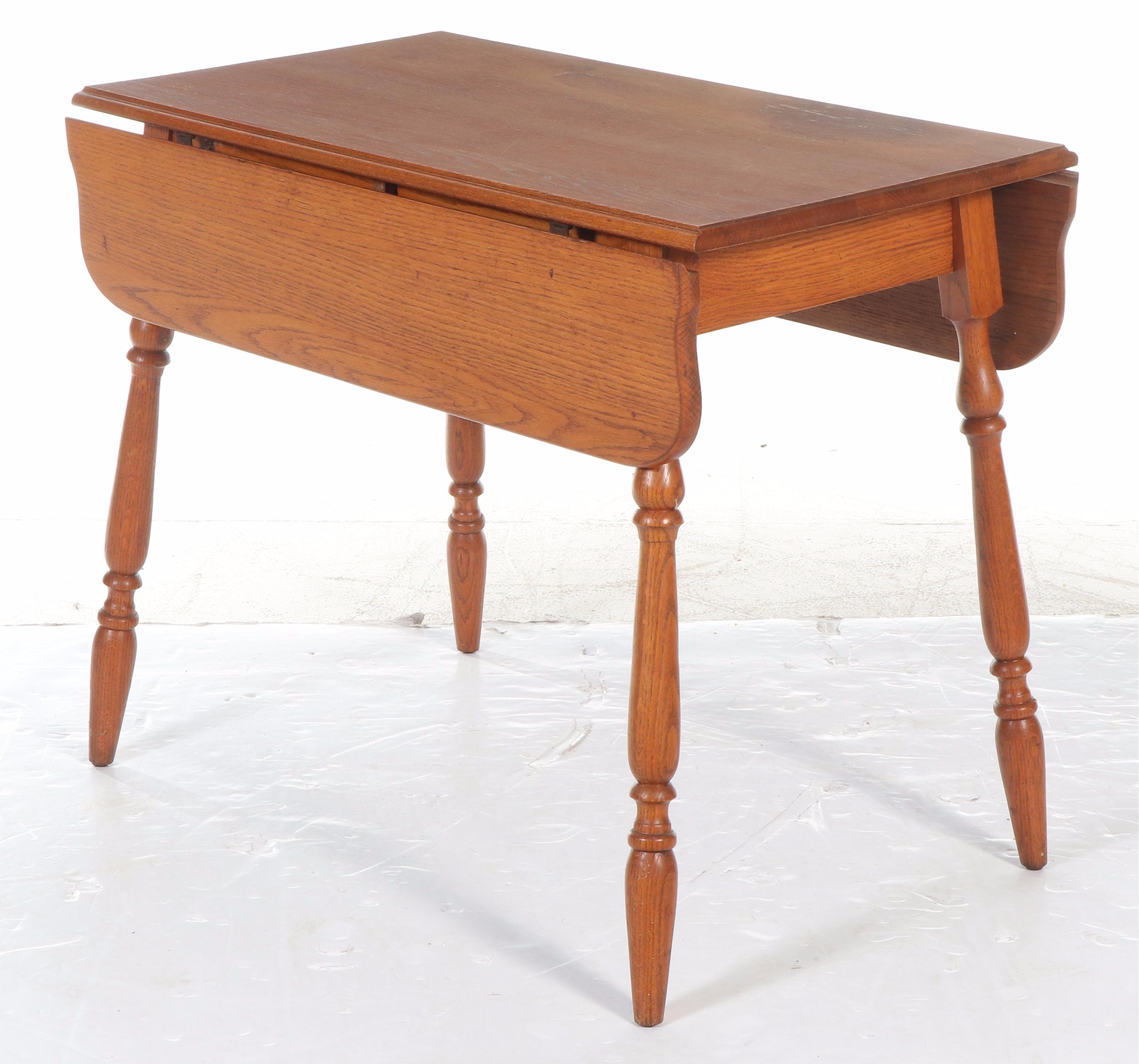 American Colonial Style Oak Drop Leaf Table, 1930s