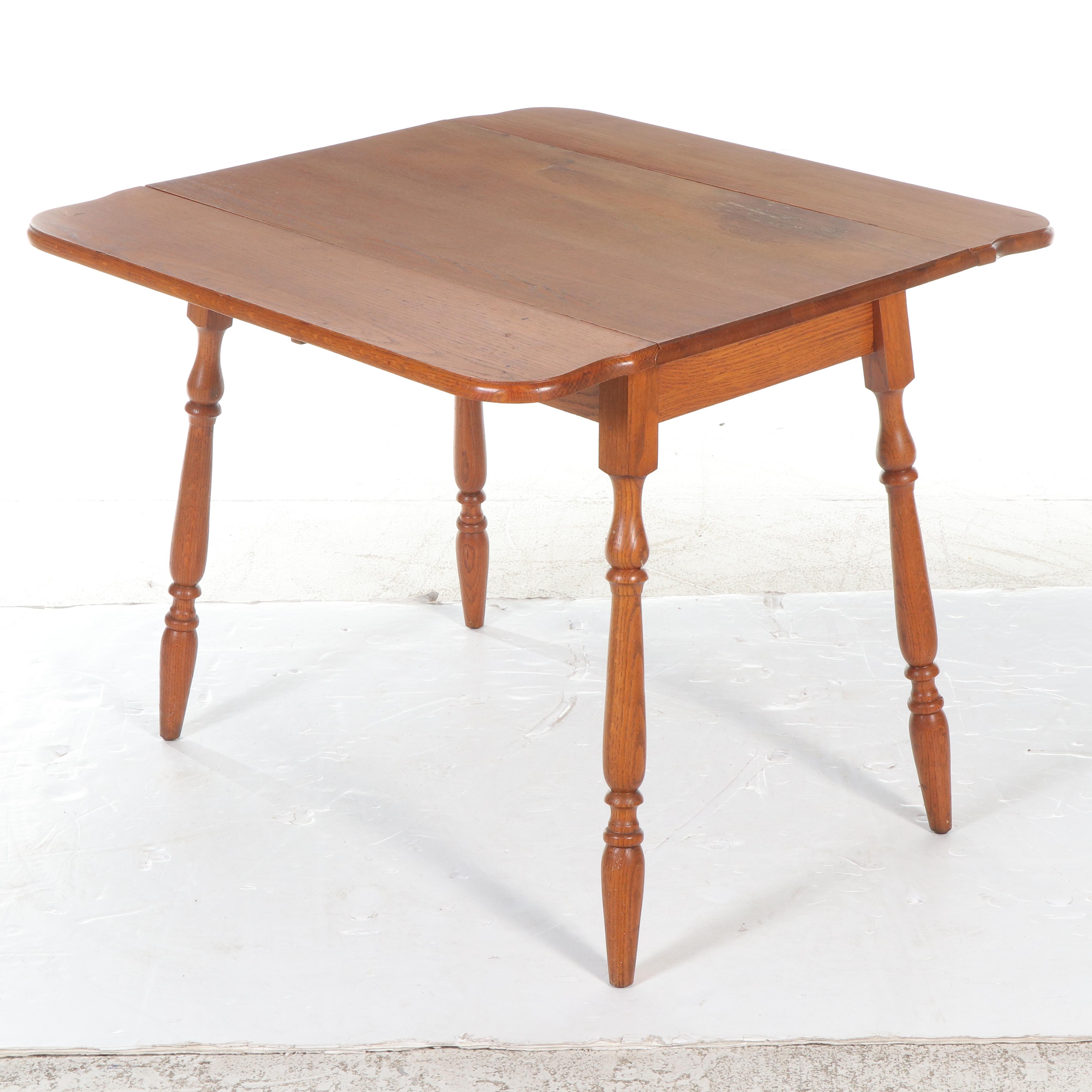 American Colonial Style Oak Drop Leaf Table, 1930s