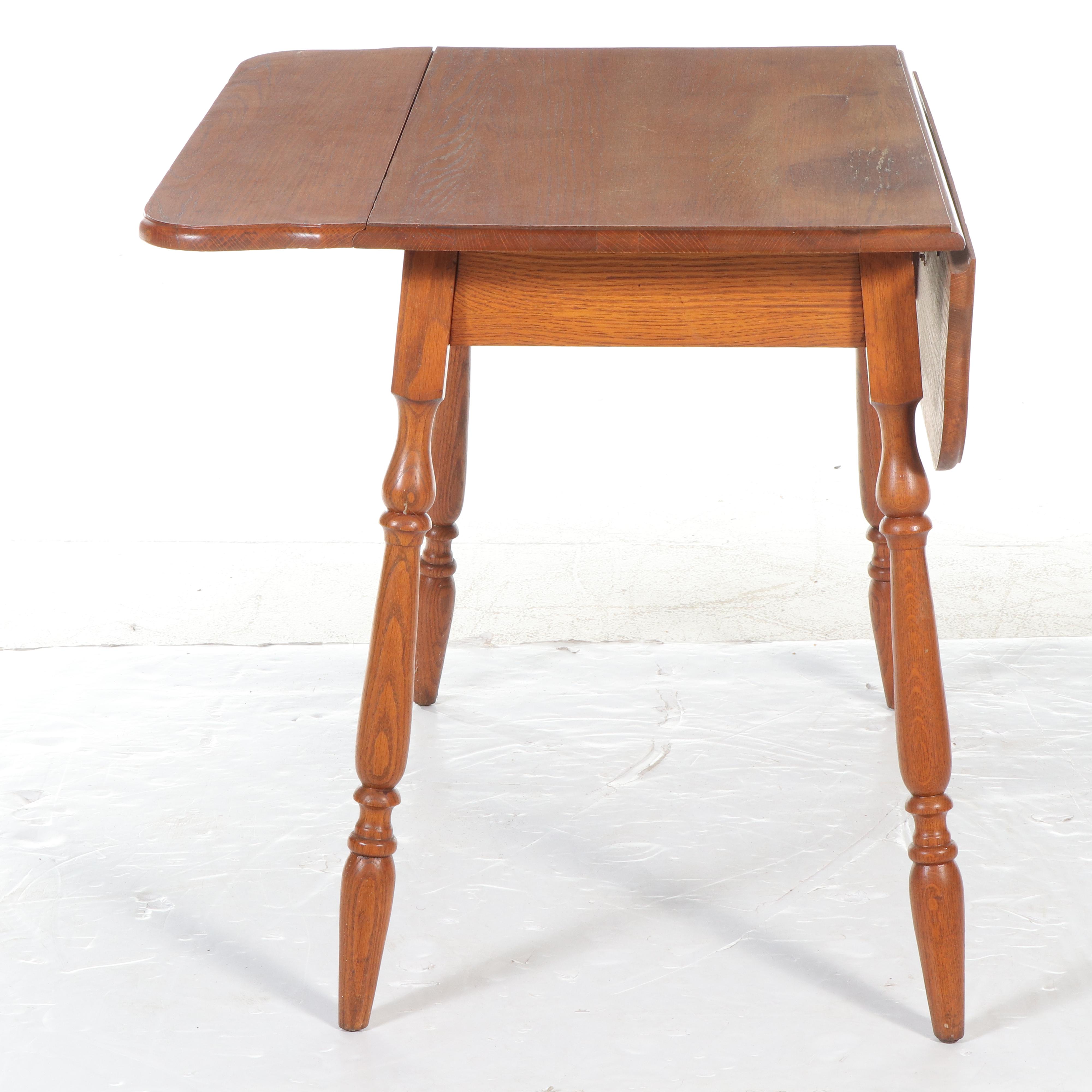American Colonial Style Oak Drop Leaf Table, 1930s