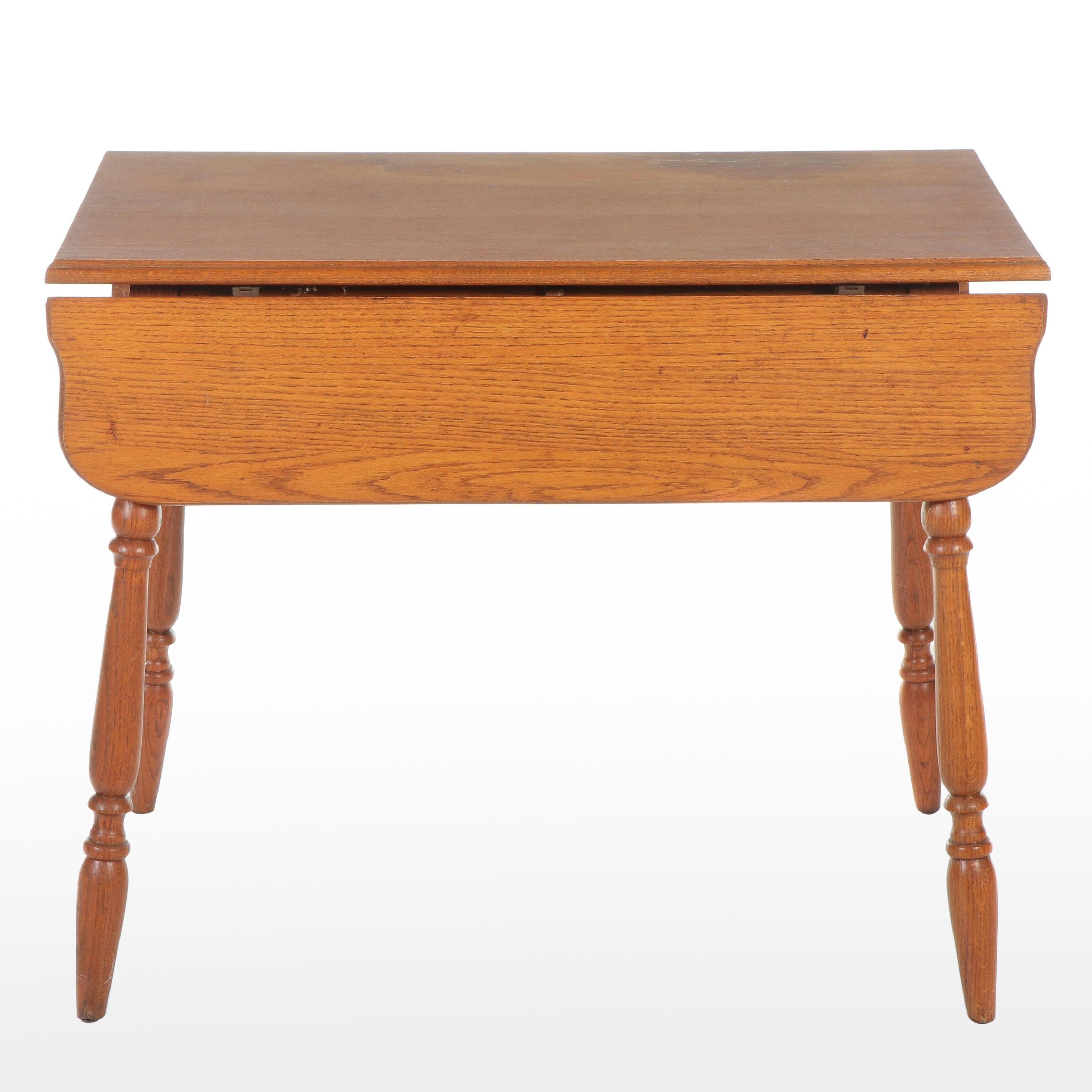American Colonial Style Oak Drop Leaf Table, 1930s