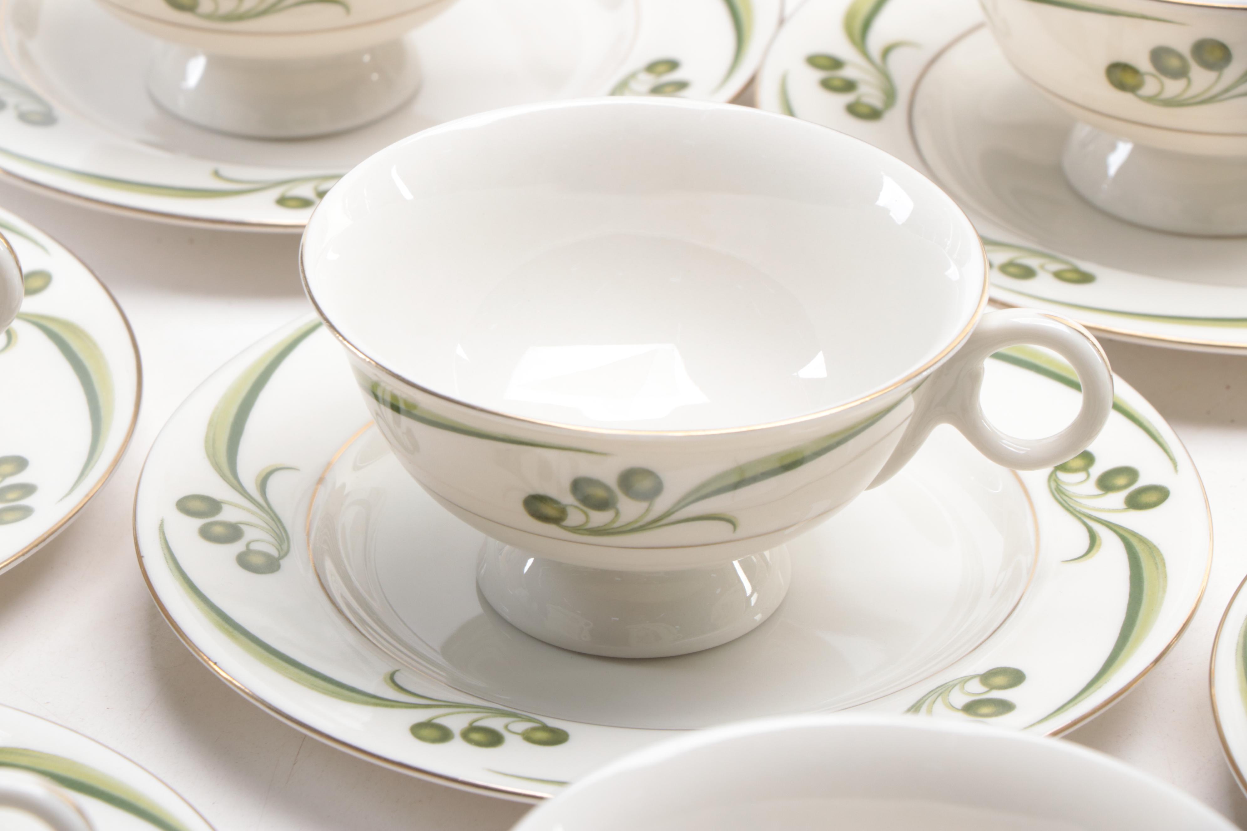 Theodore Haviland "Bel Air" Porcelain Dinnerware, Mid-20th Century