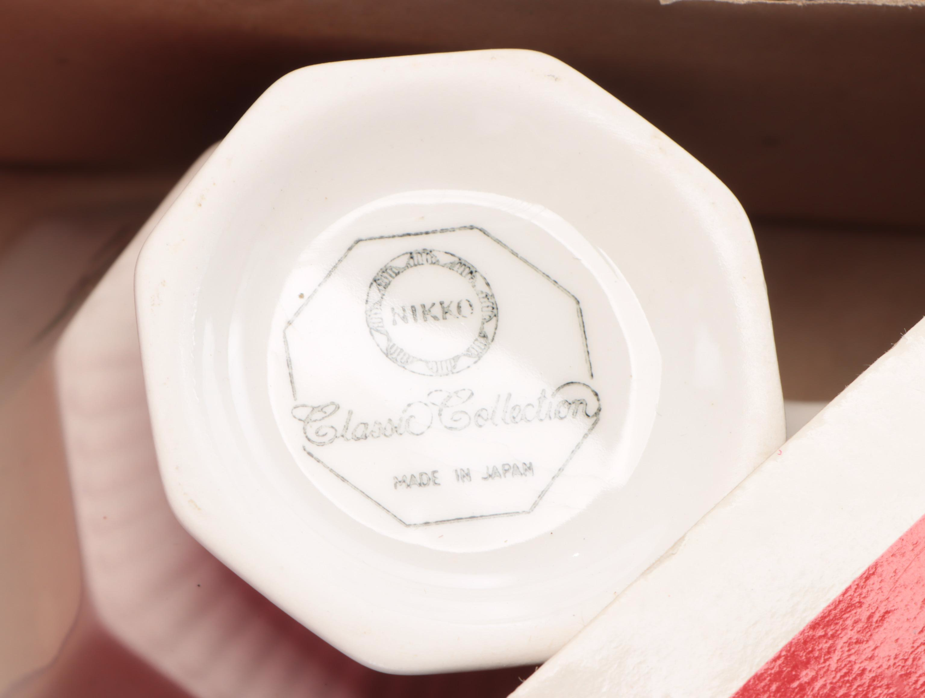 Nikko Classic Collection "Christmastime" Ceramic Dinnerware