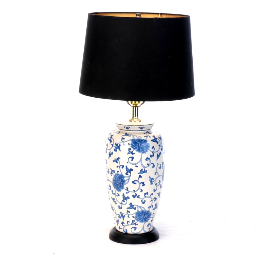 Chinese Blue and White Porcelain Chrysanthemum and Vine Motif Table Lamp